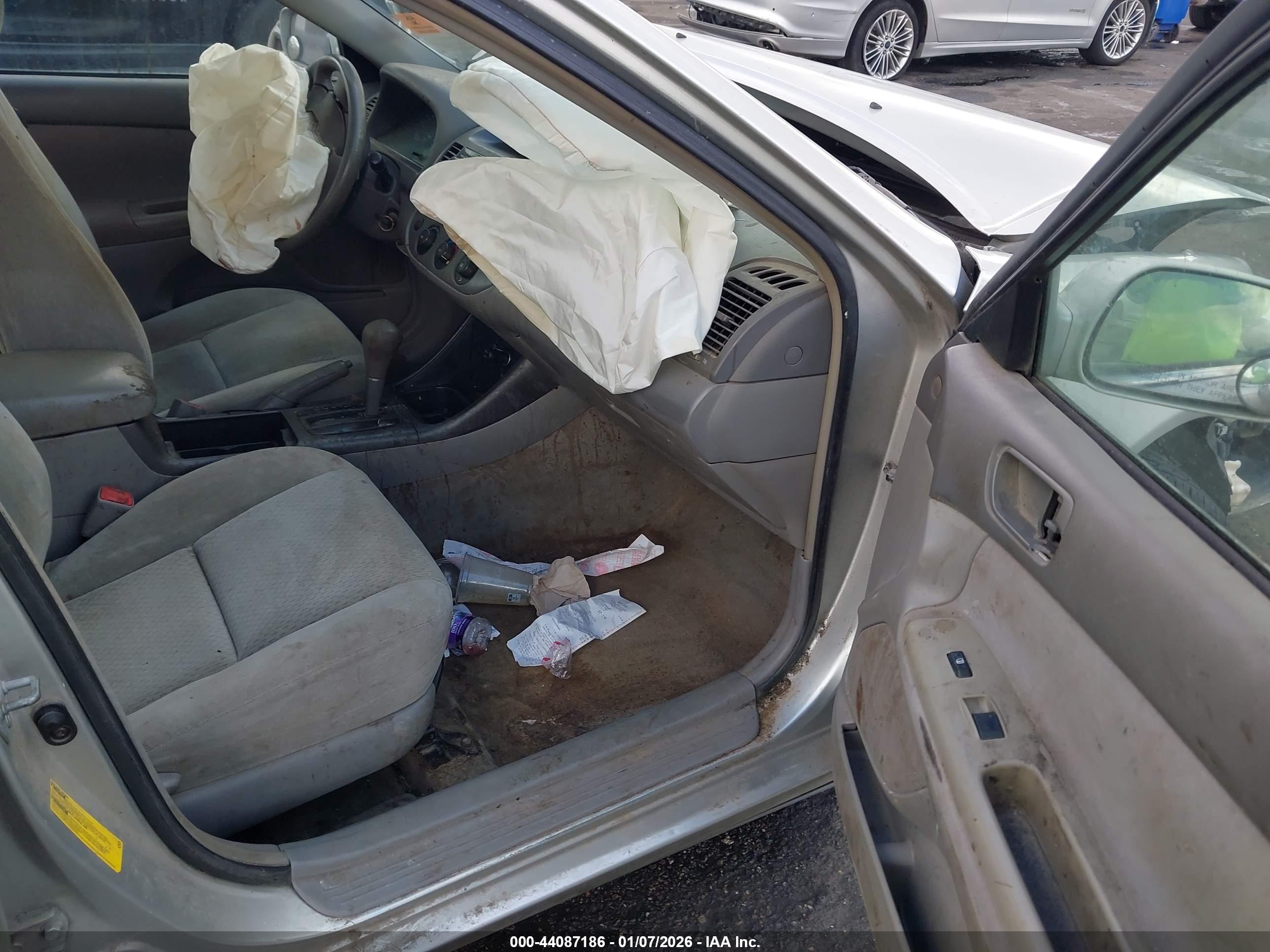 TOYOTA CAMRY image 5