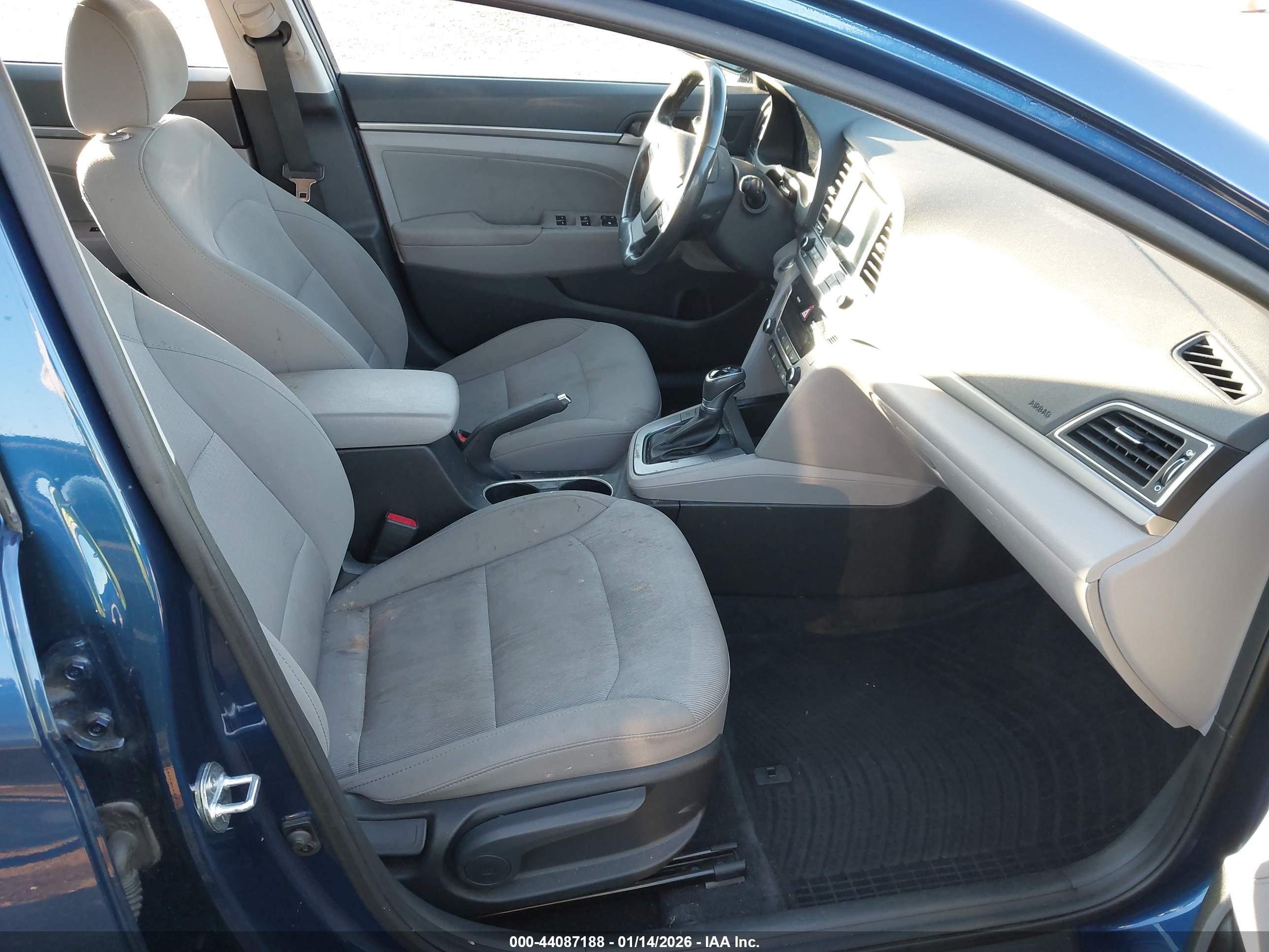 HYUNDAI ELANTRA image 5