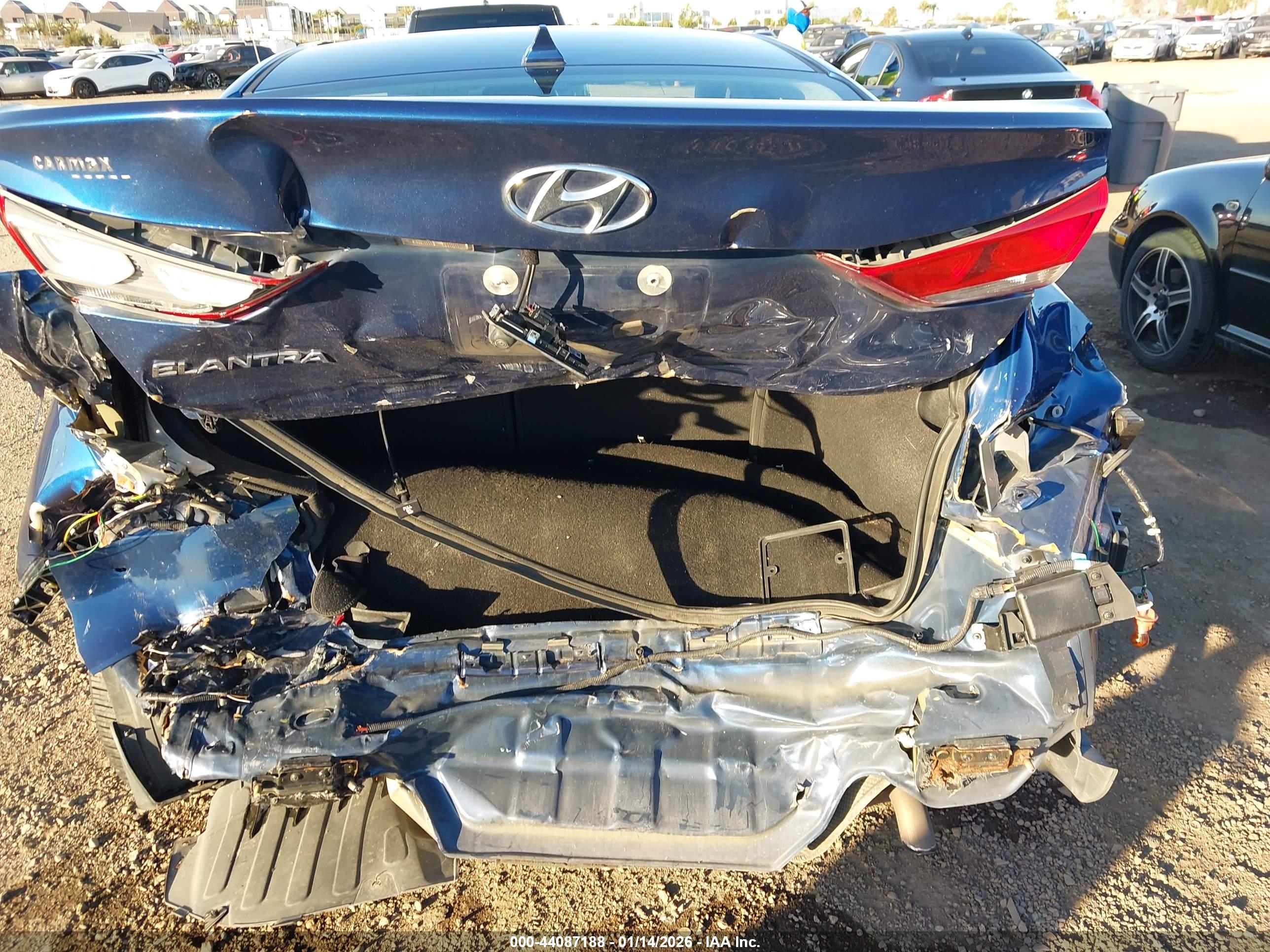 HYUNDAI ELANTRA image 6