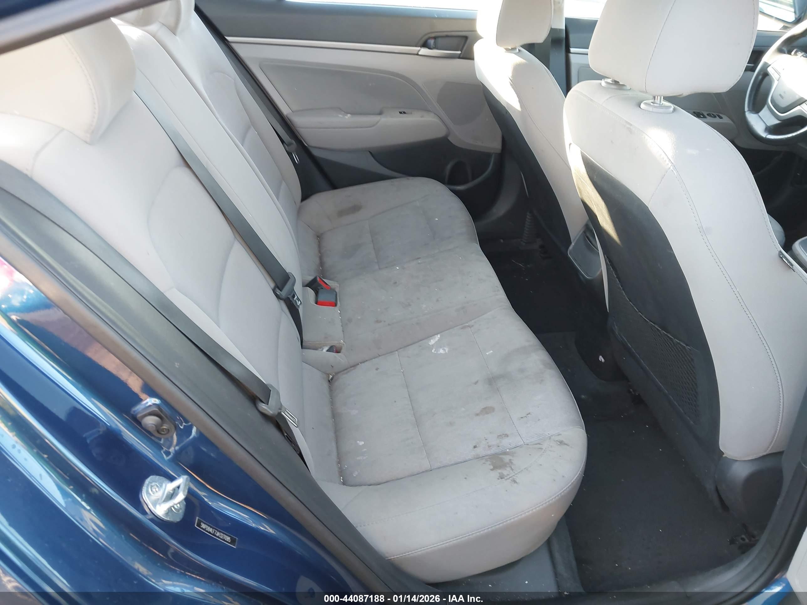 HYUNDAI ELANTRA image 8