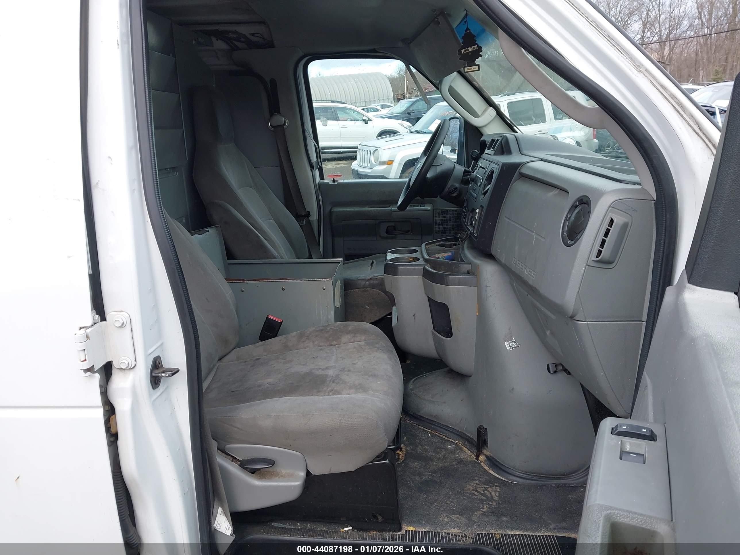 FORD E-250 image 5