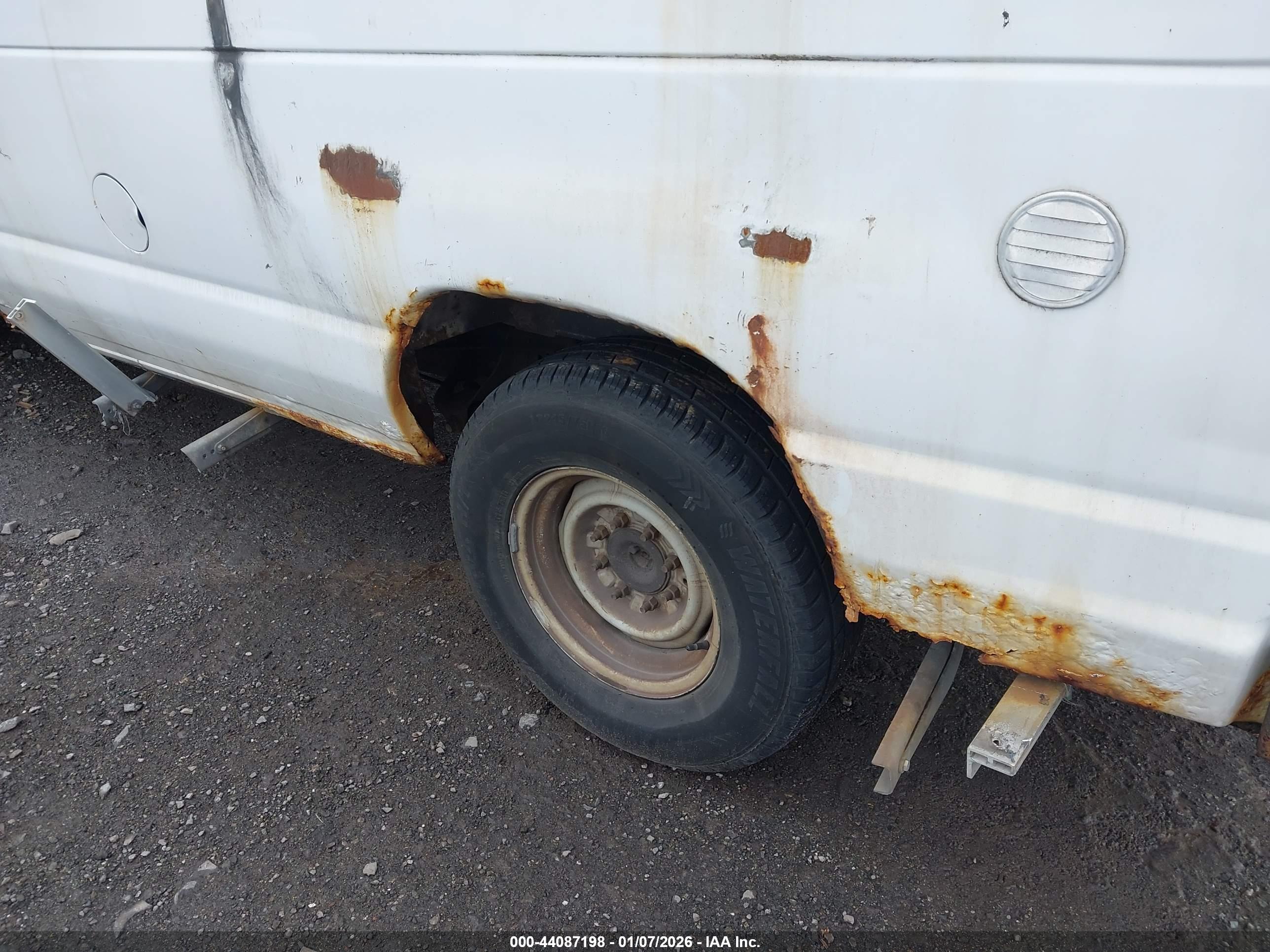 FORD E-250 image 6