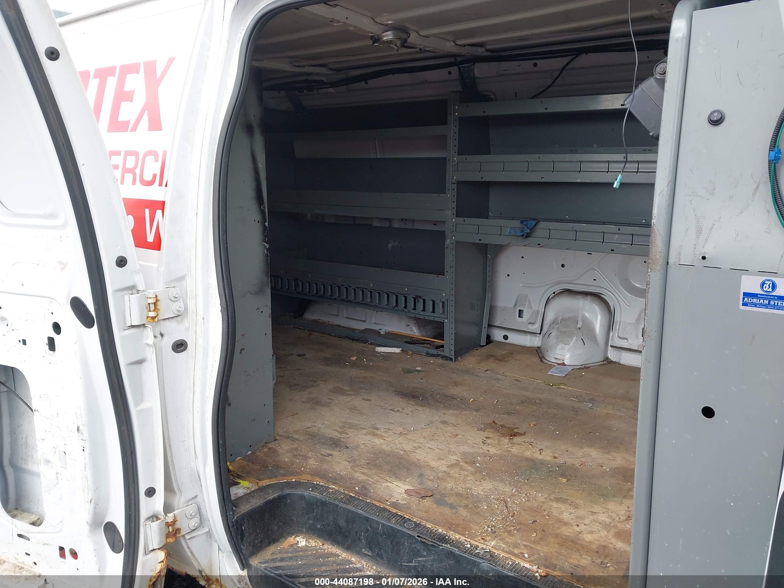 FORD E-250 image 8