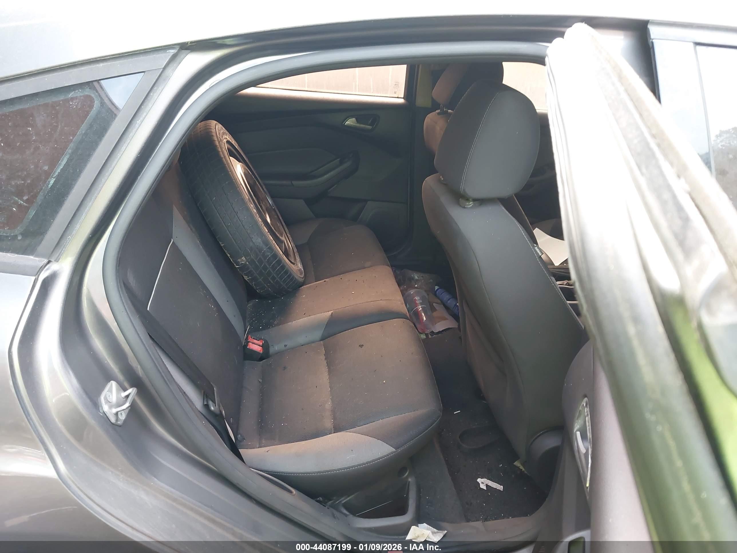 FORD FOCUS image 8