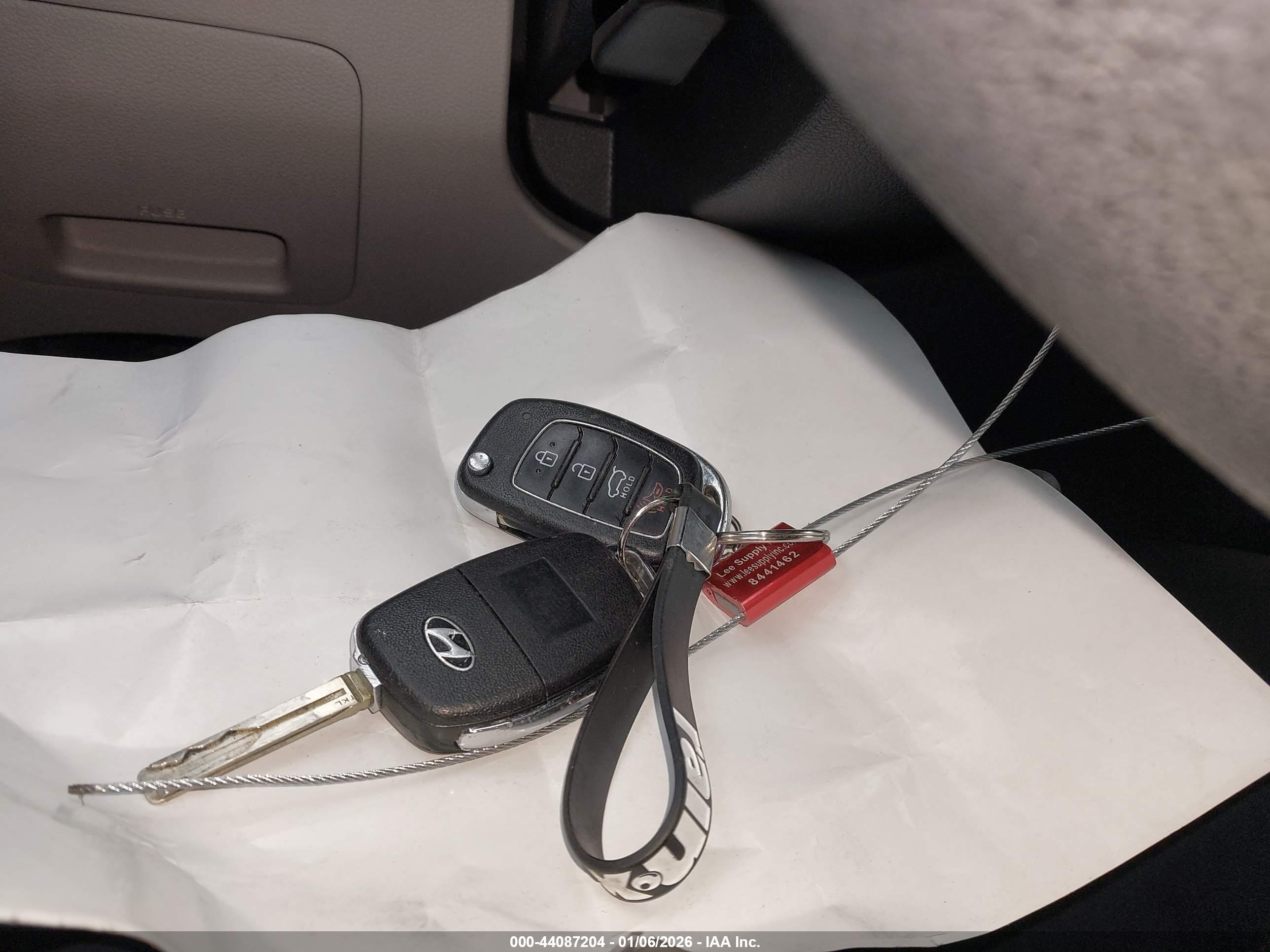HYUNDAI TUCSON image 11