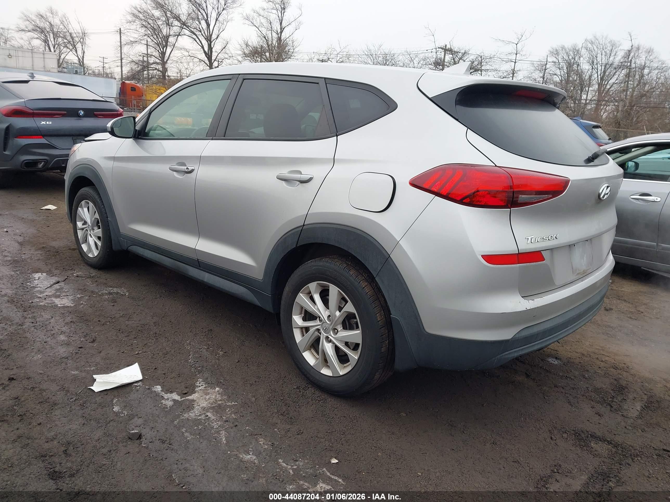 HYUNDAI TUCSON image 3