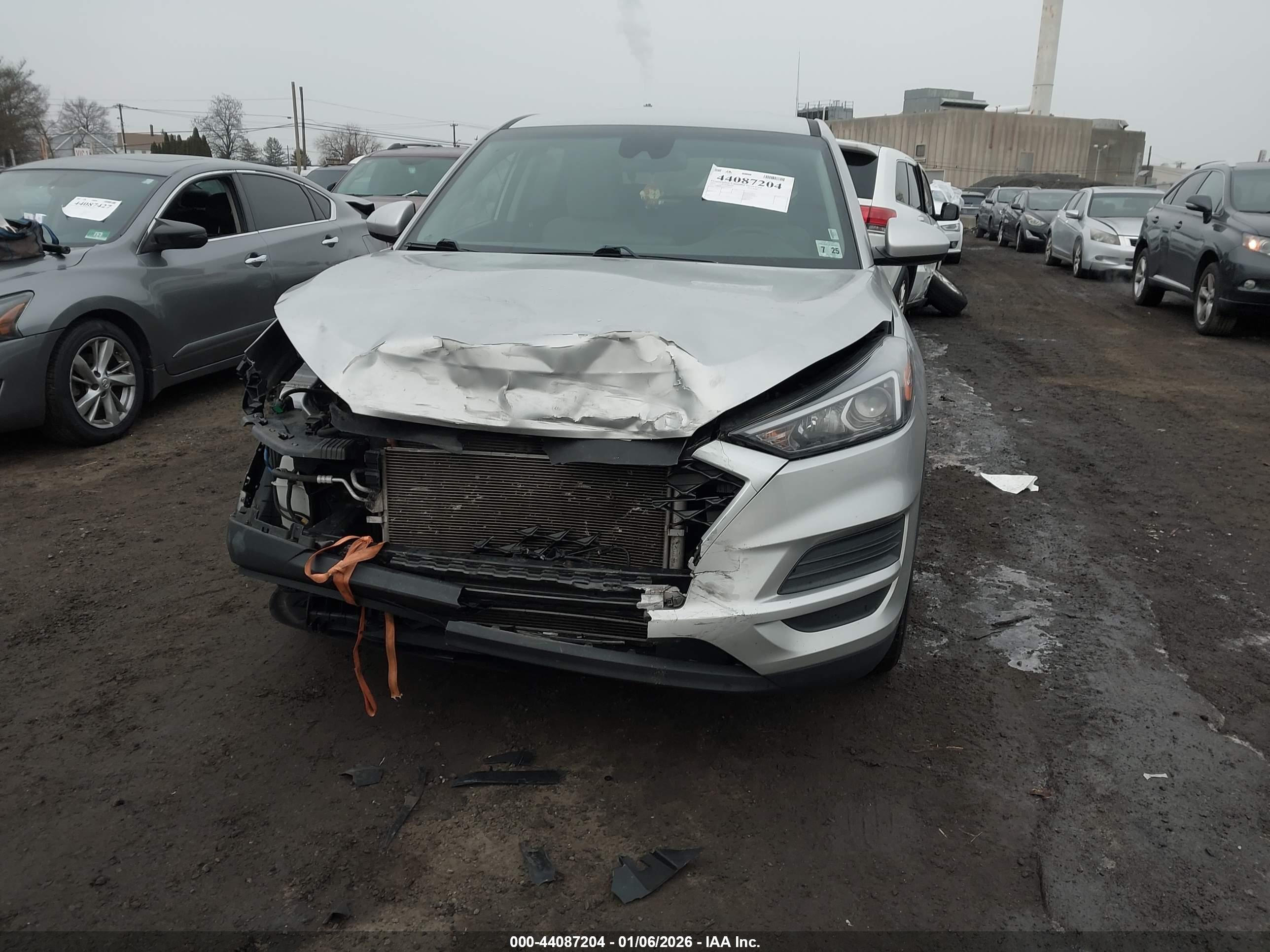 HYUNDAI TUCSON image 6