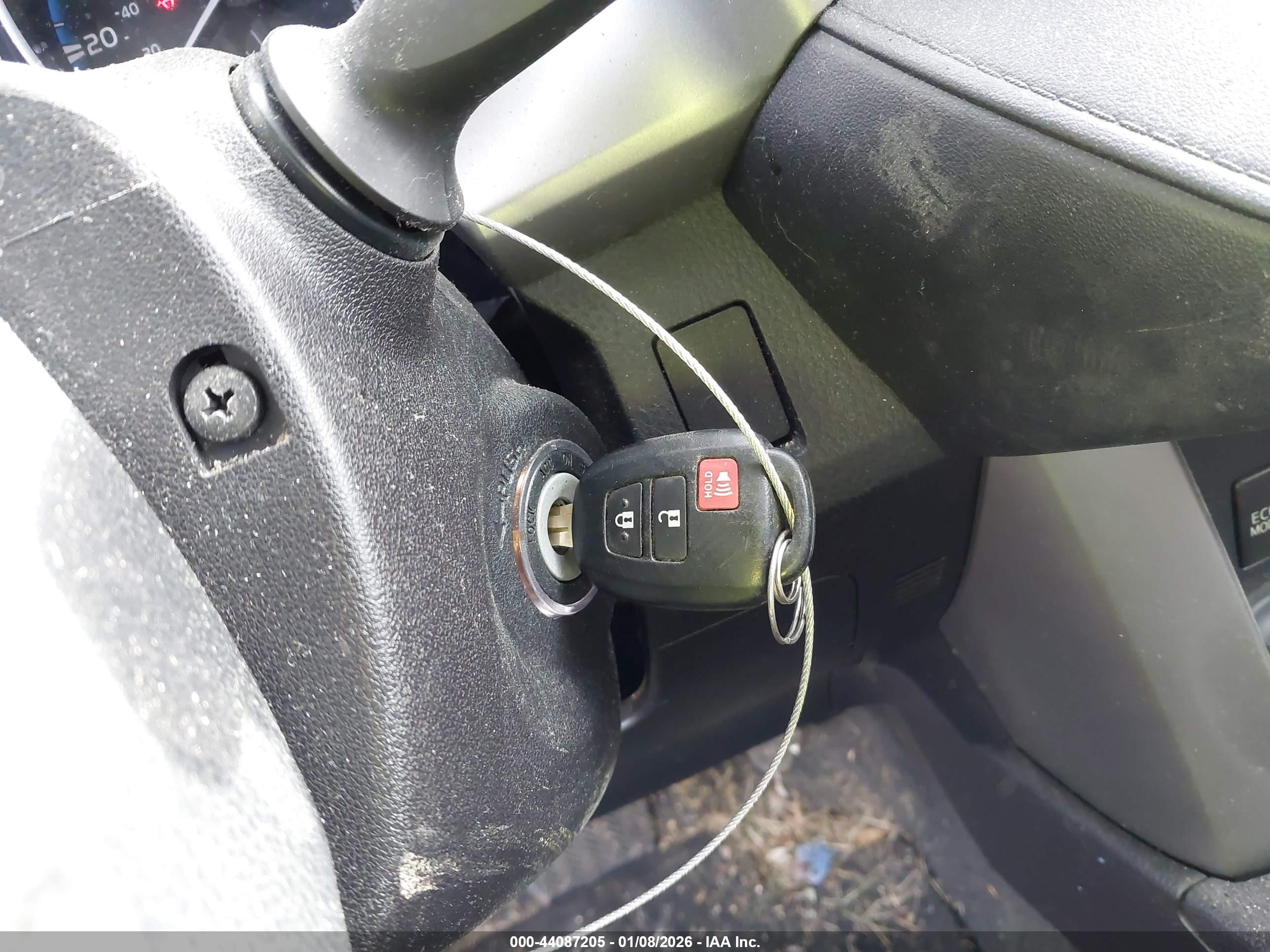 TOYOTA RAV4 image 11
