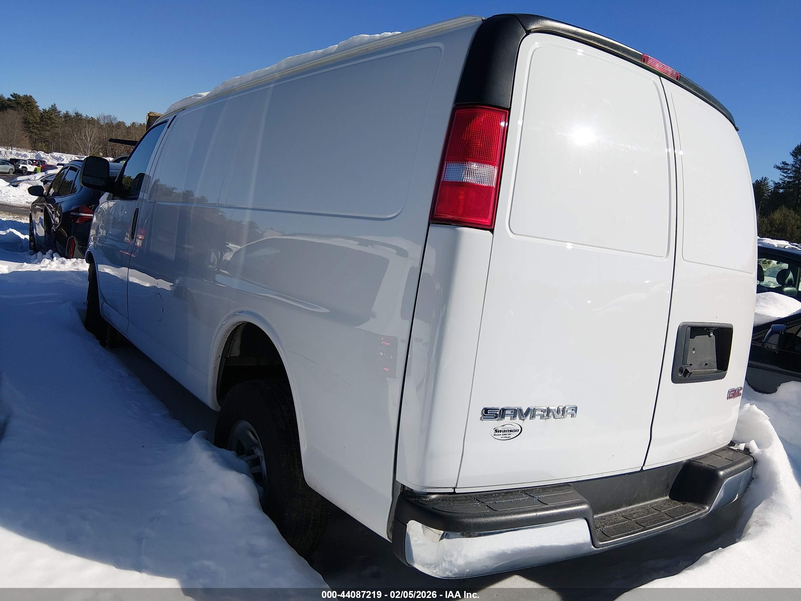 GMC SAVANA image 3