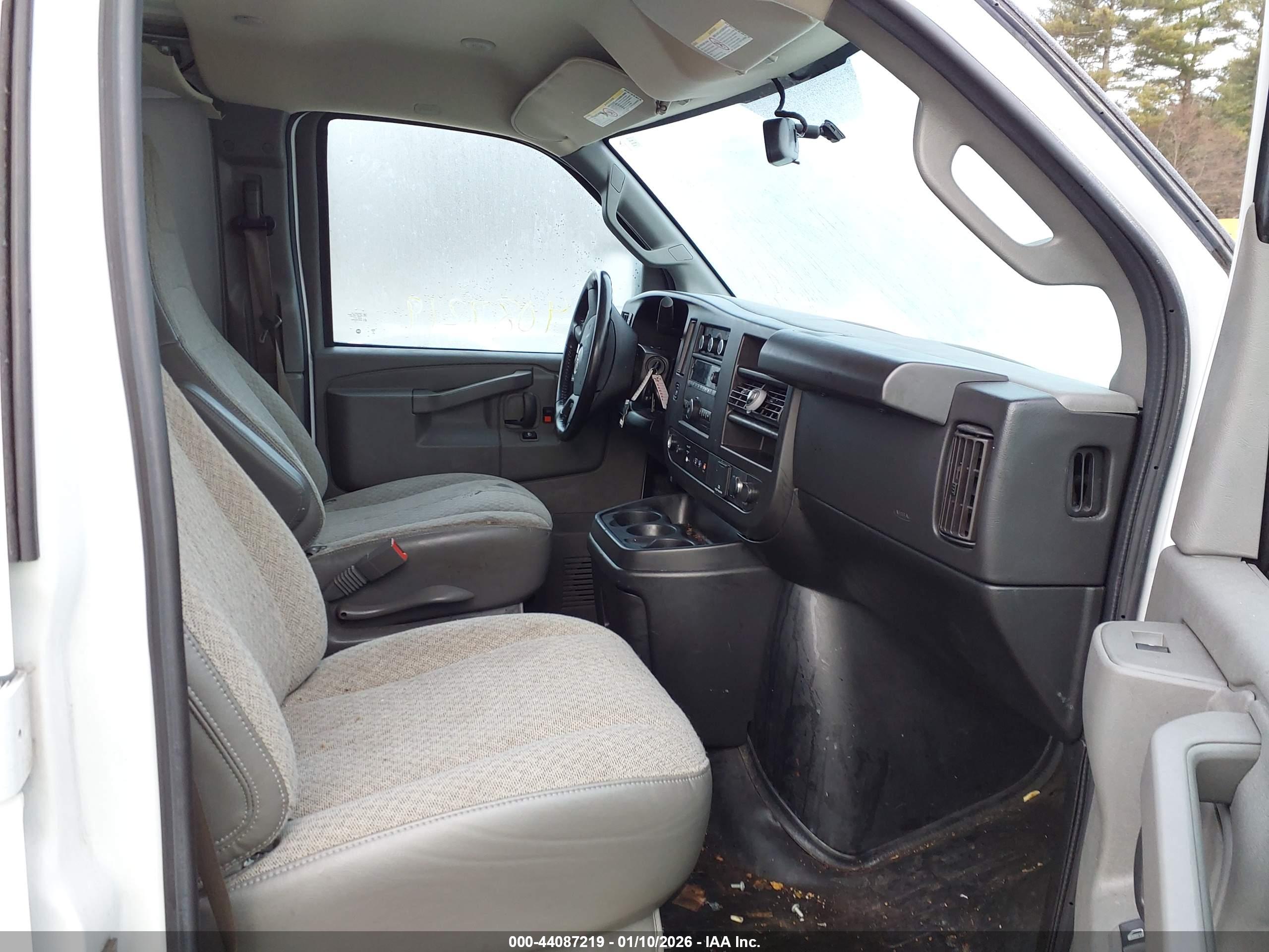 GMC SAVANA image 5