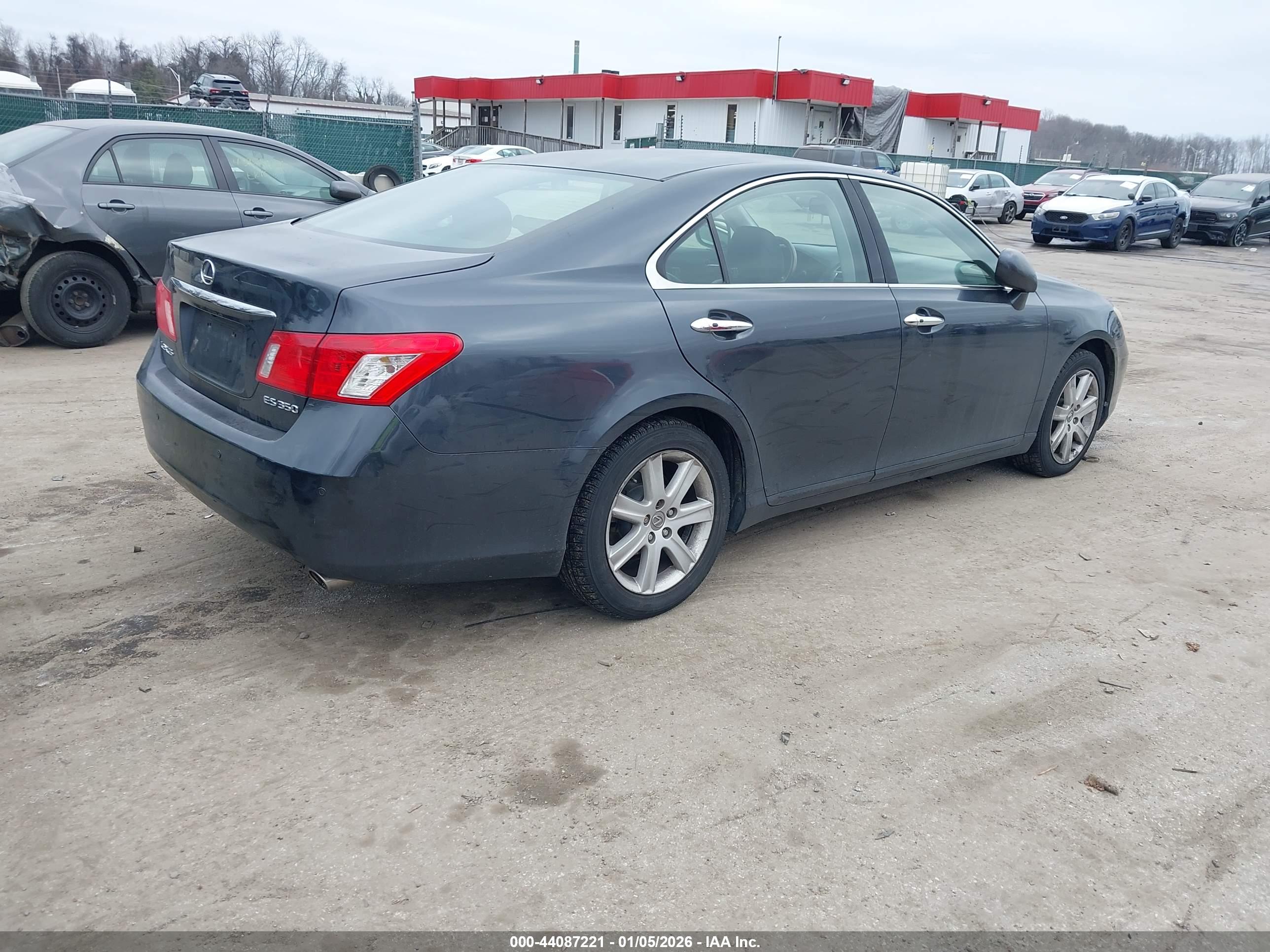 LEXUS ES image 4