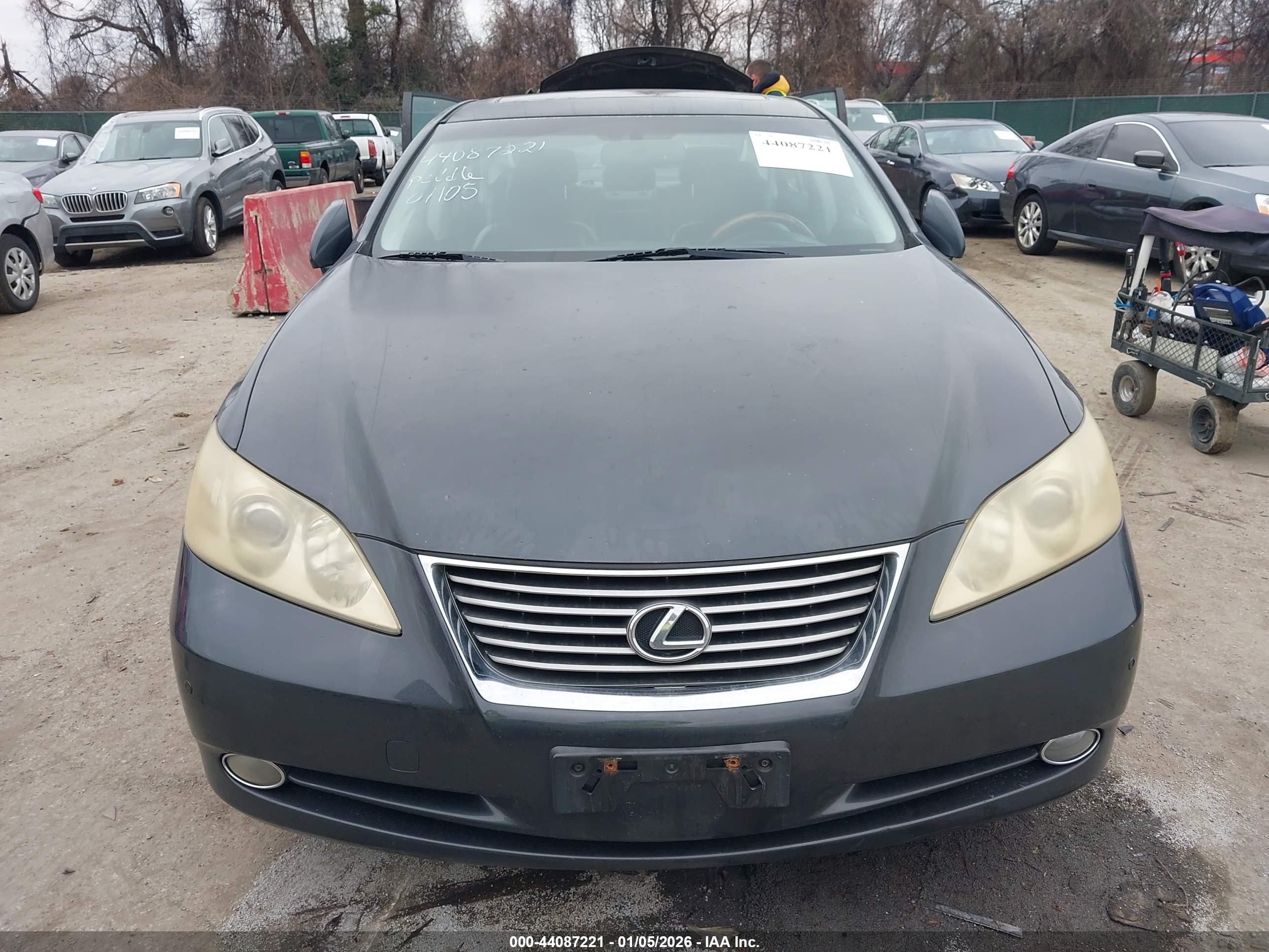 LEXUS ES image 6