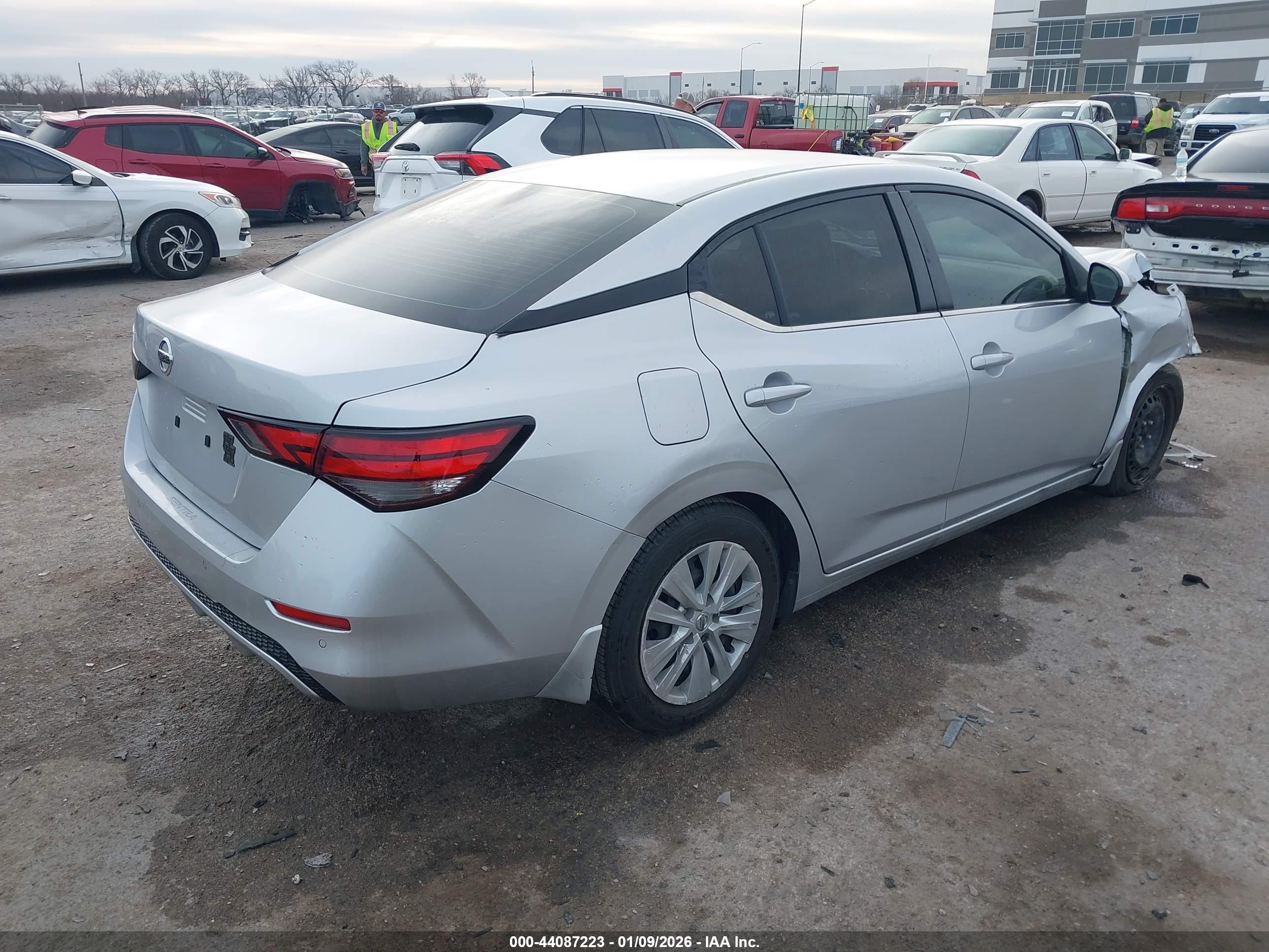 NISSAN SENTRA image 4