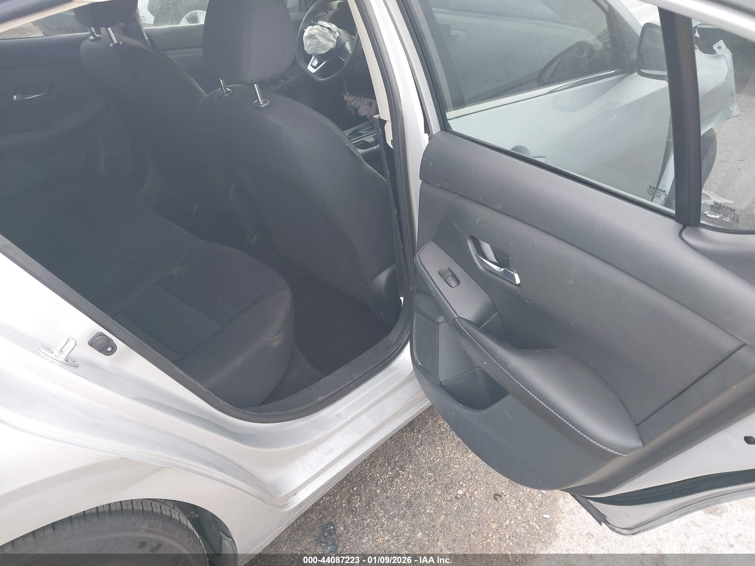 NISSAN SENTRA image 8