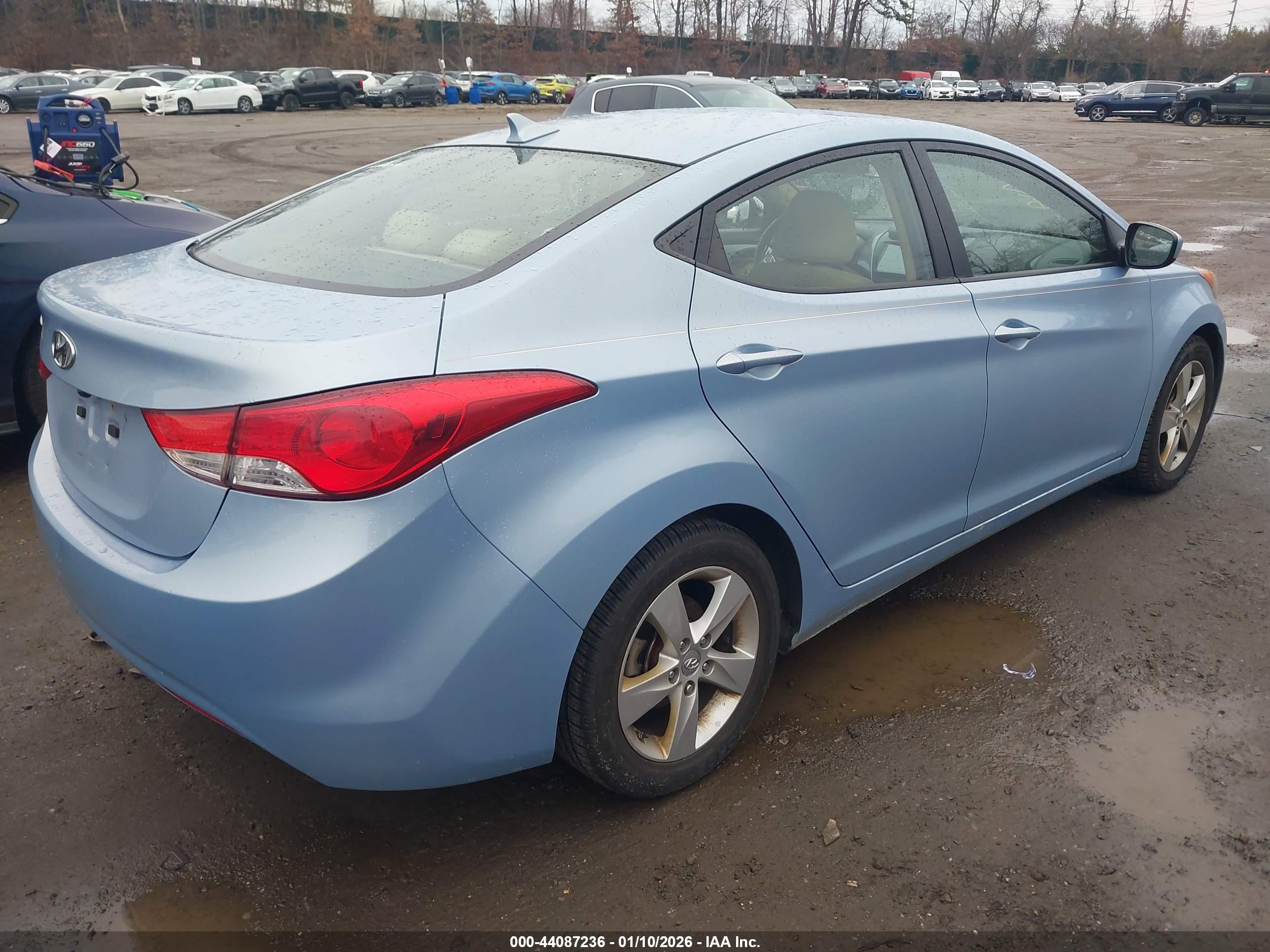 HYUNDAI ELANTRA image 4