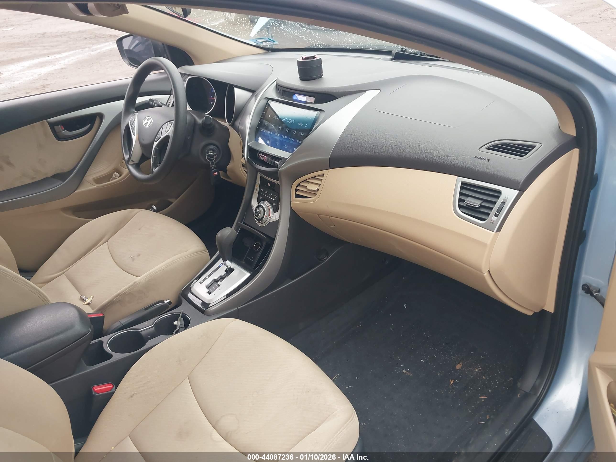 HYUNDAI ELANTRA image 5