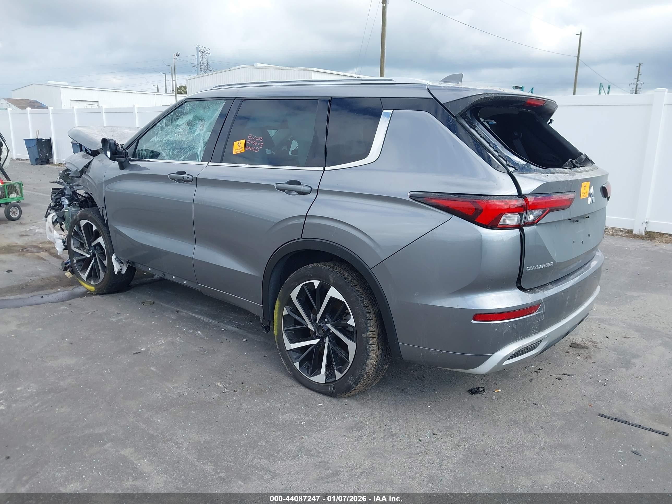 MITSUBISHI OUTLANDER image 3