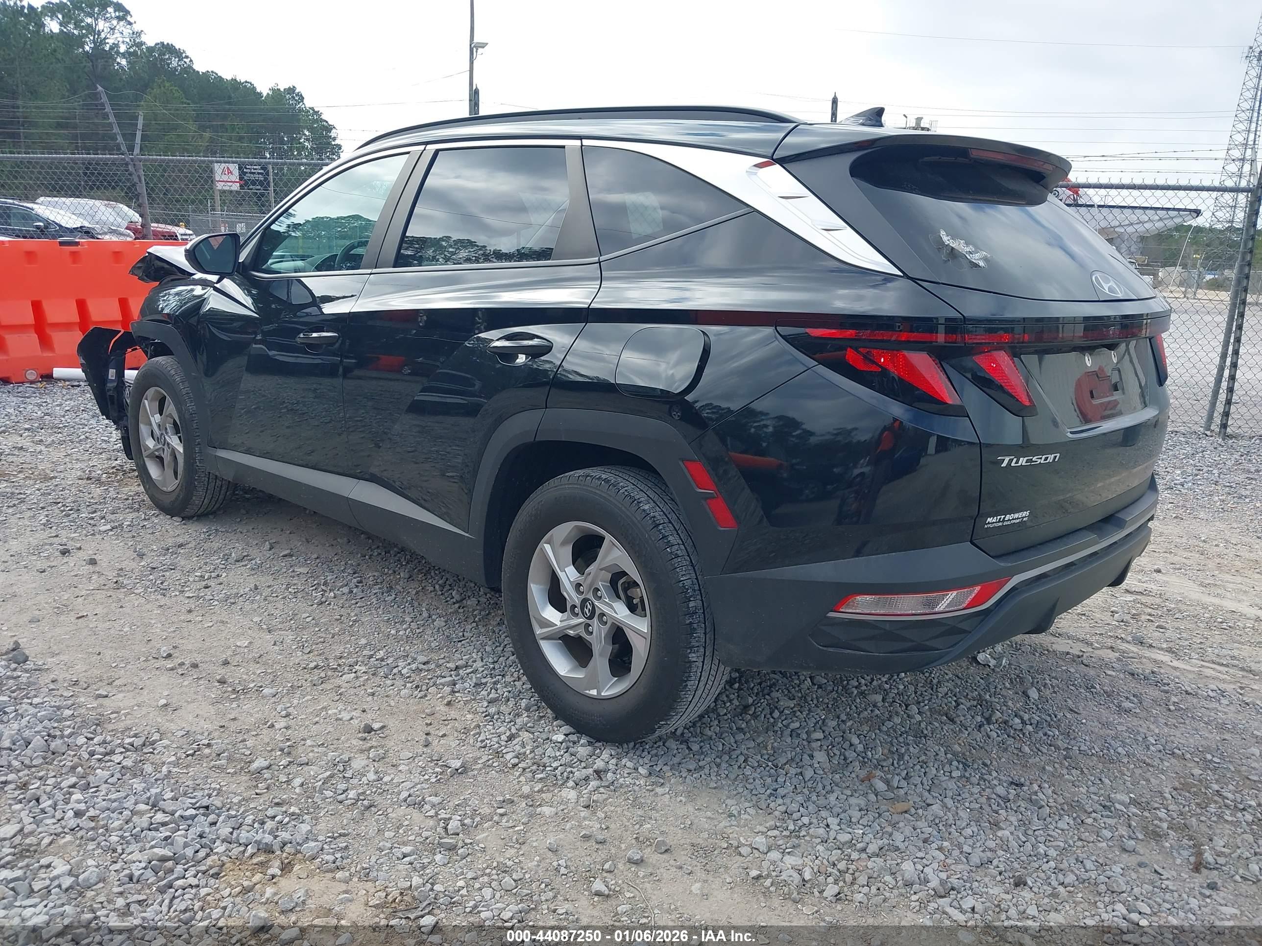 HYUNDAI TUCSON image 3