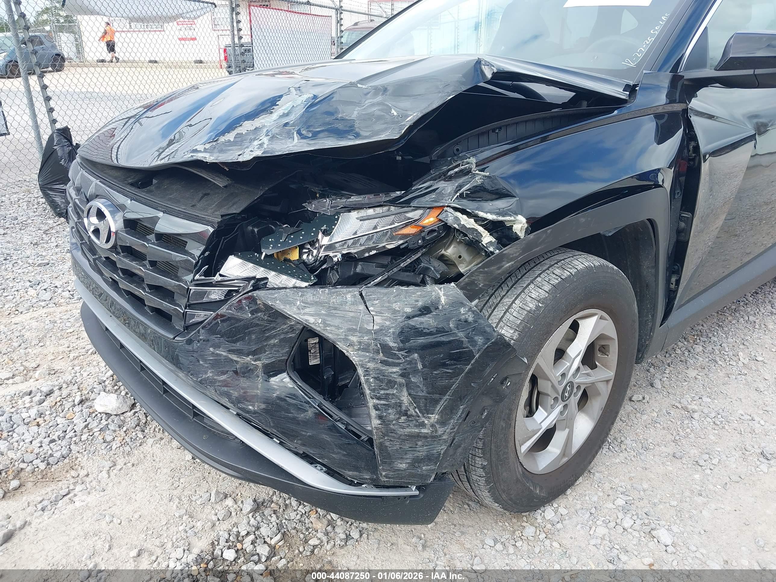 HYUNDAI TUCSON image 6