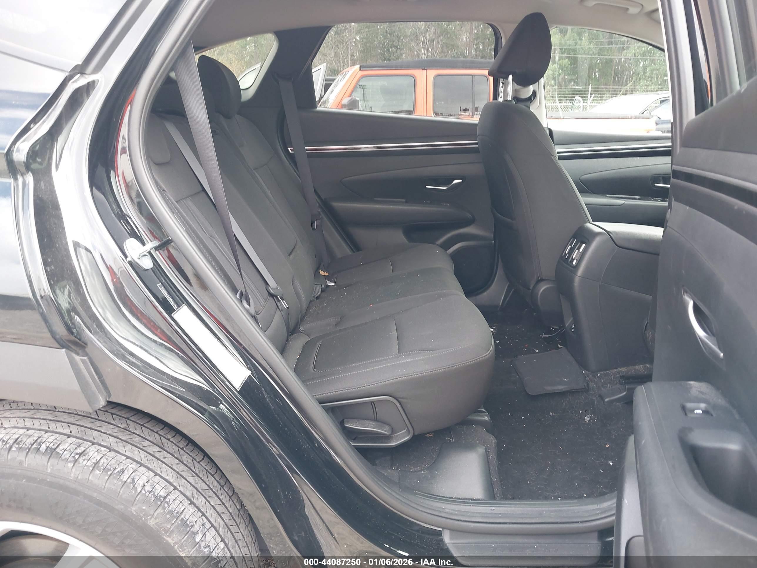 HYUNDAI TUCSON image 8