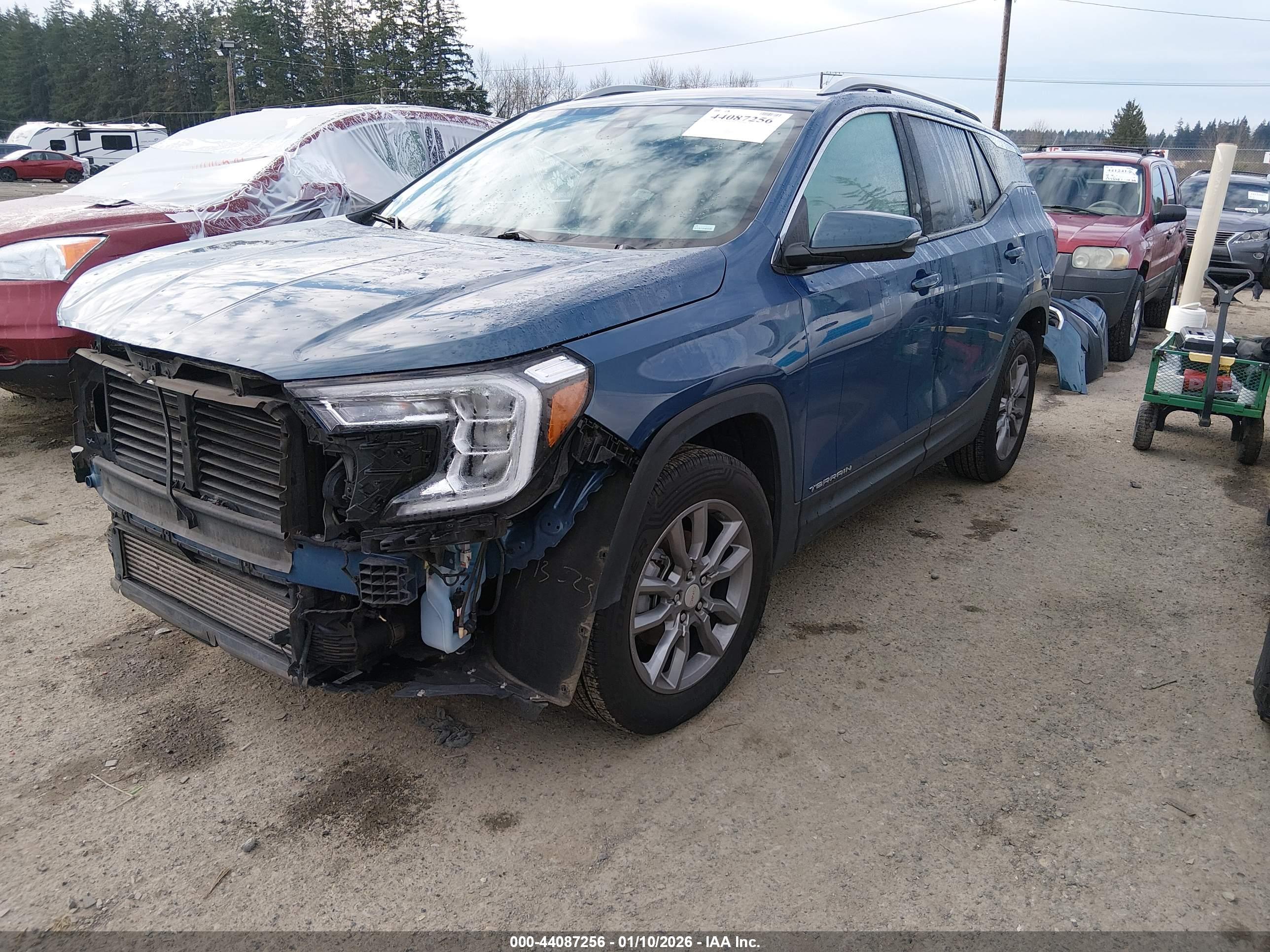 GMC TERRAIN image 2