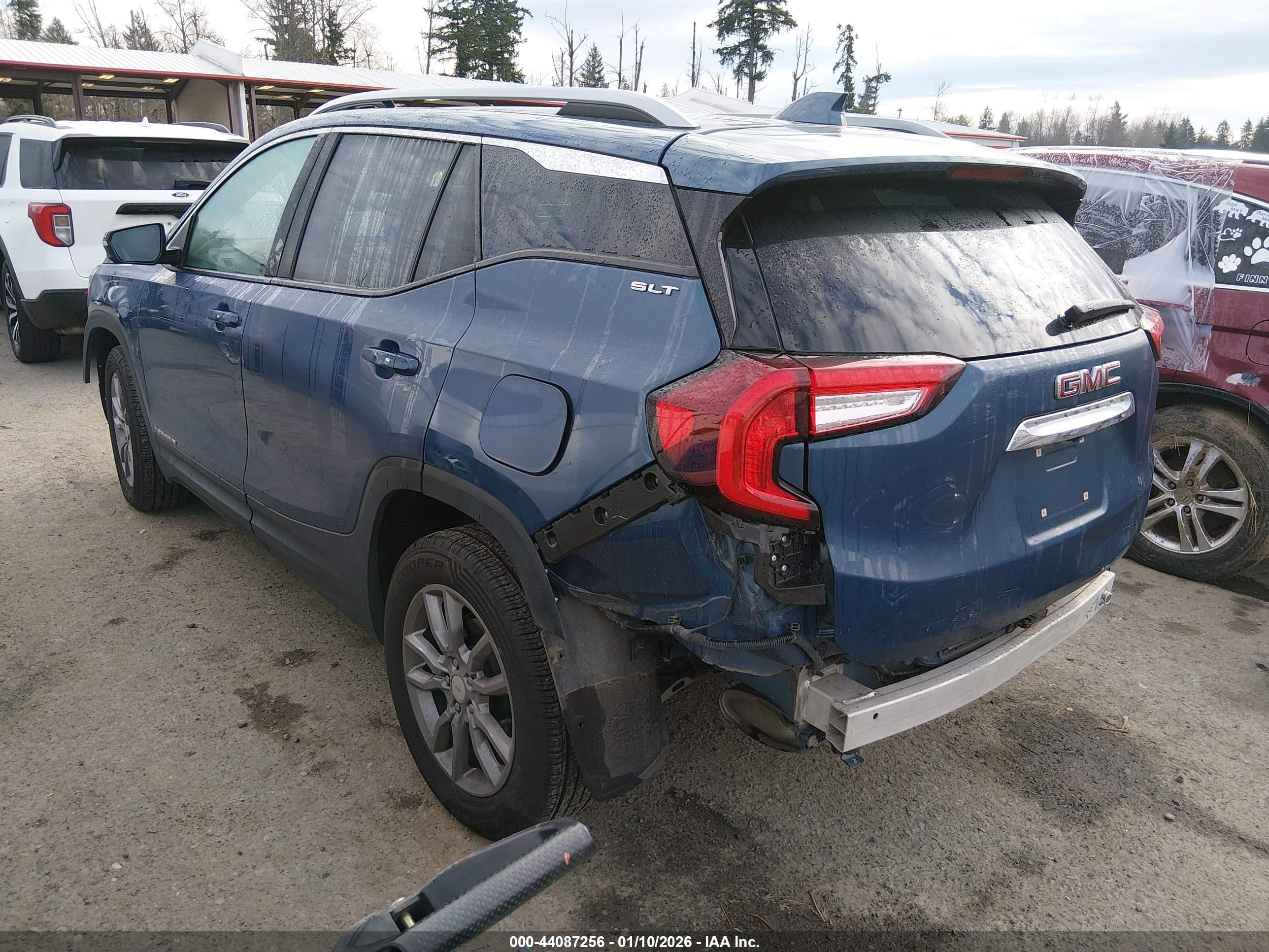 GMC TERRAIN image 3