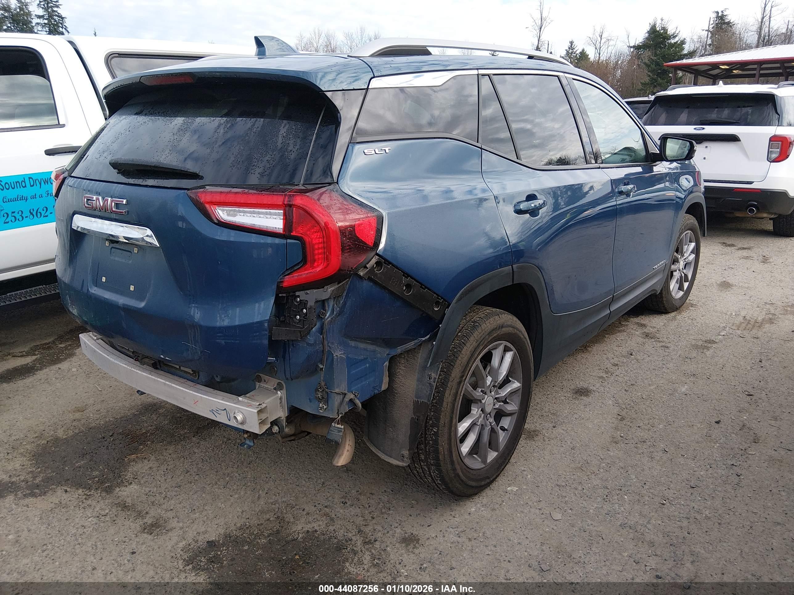GMC TERRAIN image 4