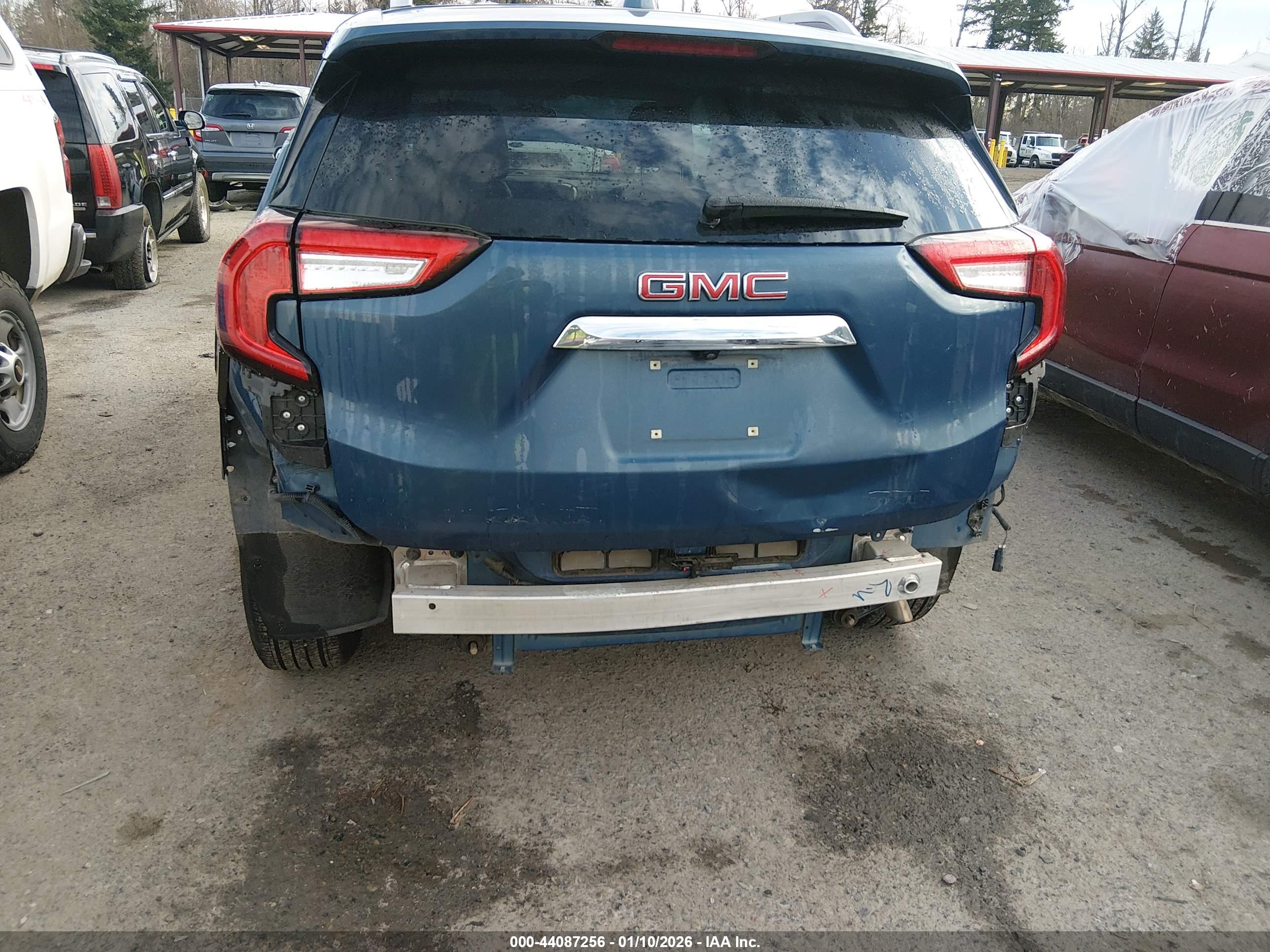 GMC TERRAIN image 6