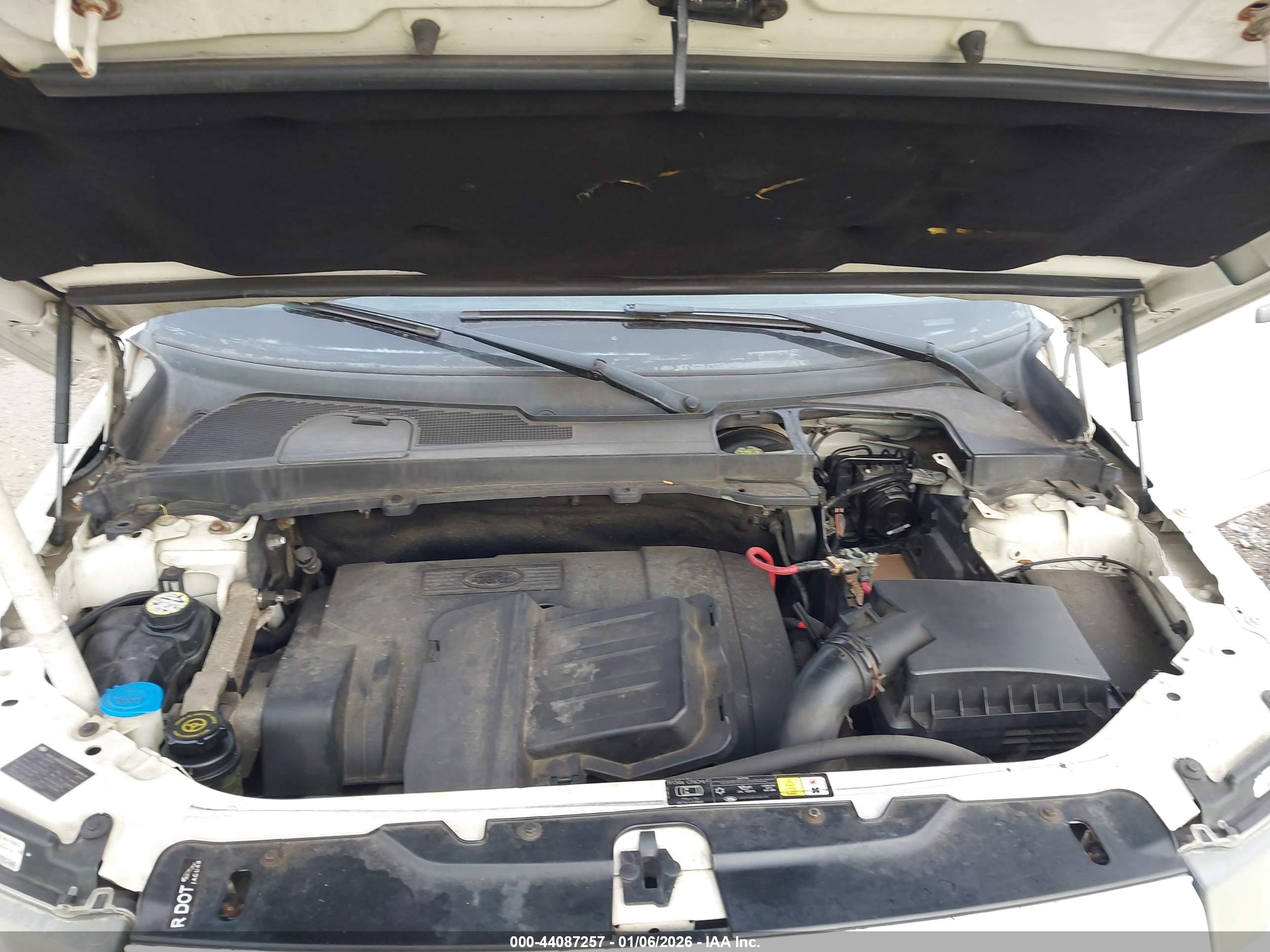 LAND ROVER image 10