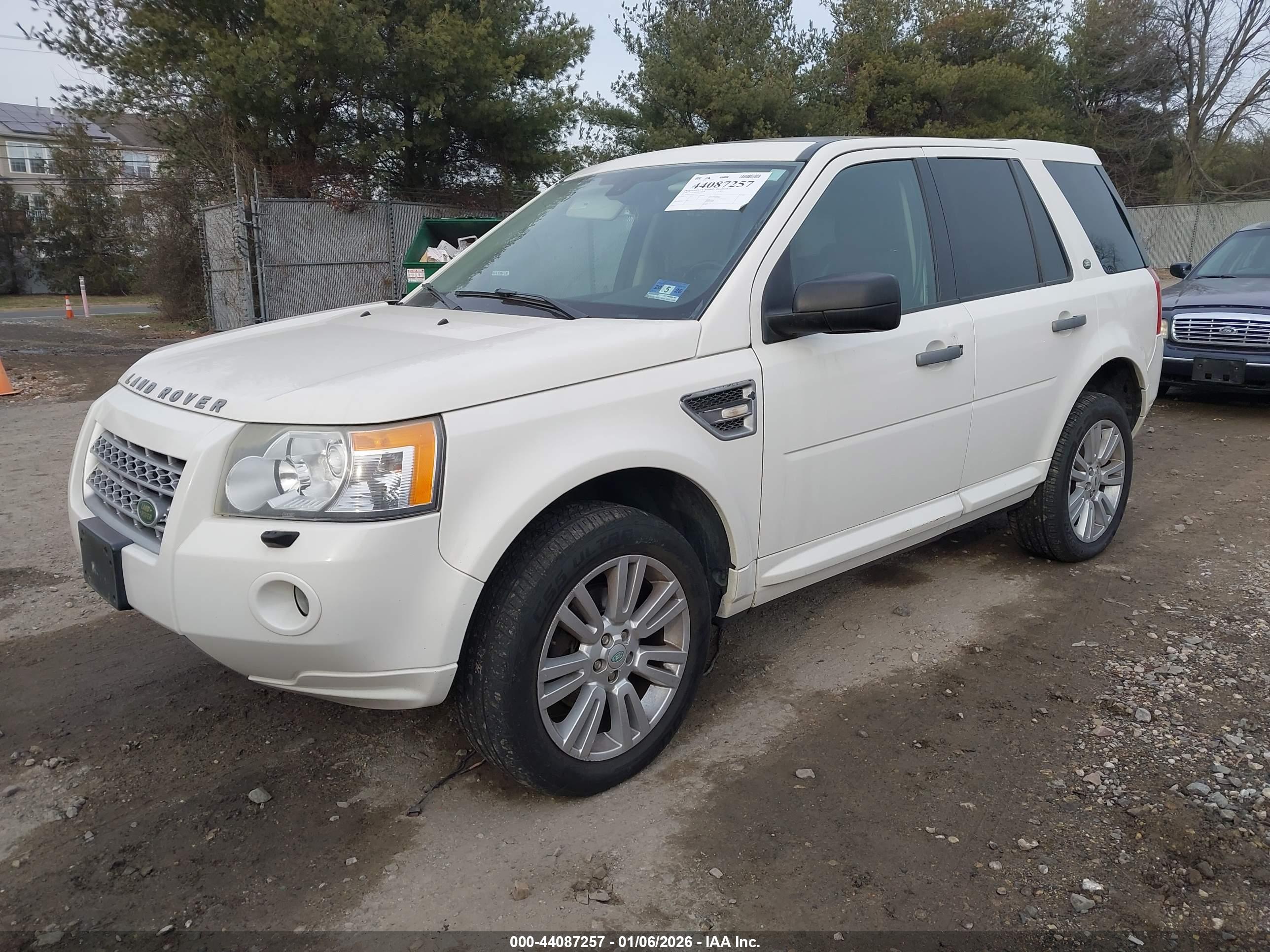 LAND ROVER image 2
