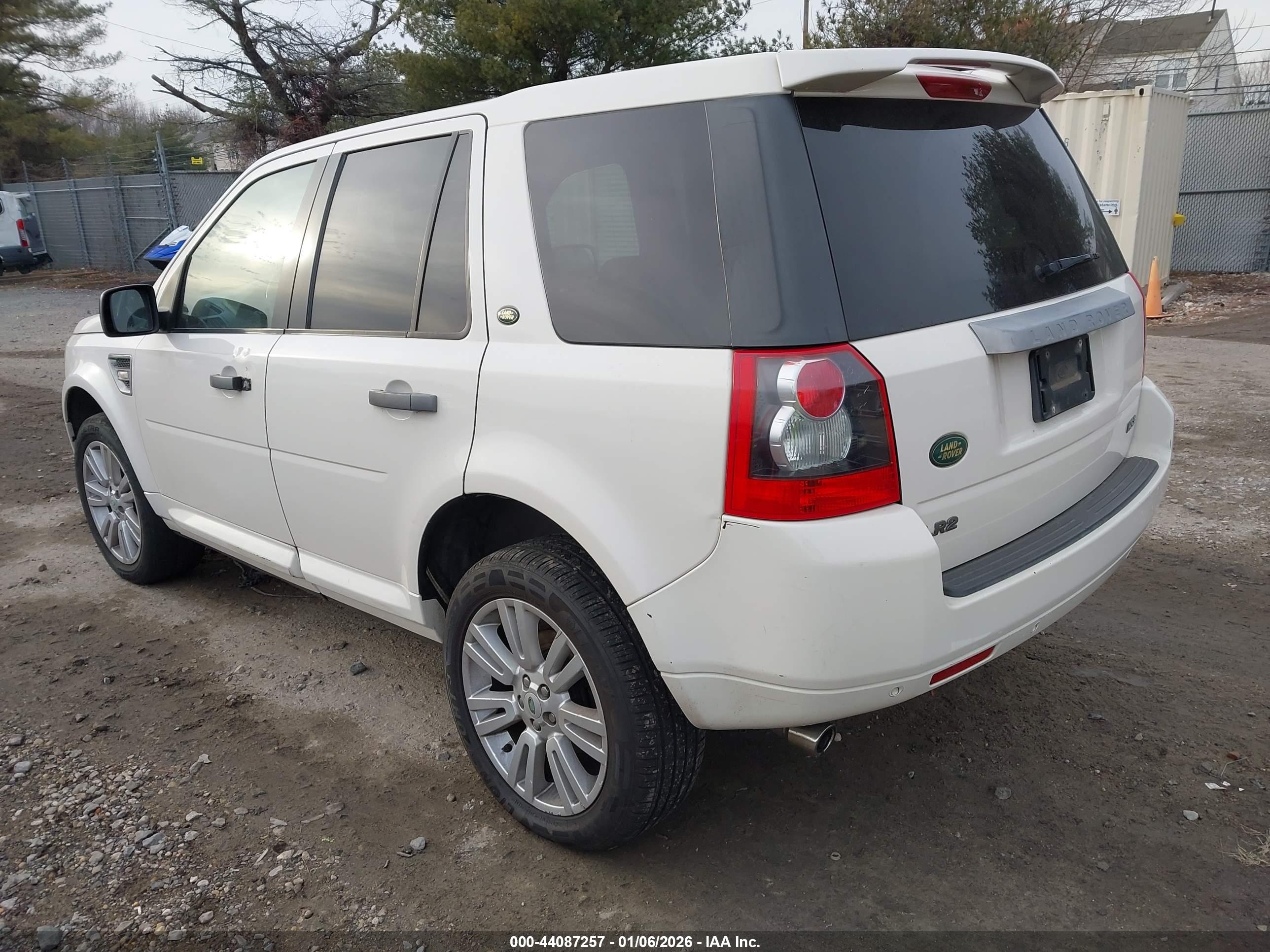 LAND ROVER image 3