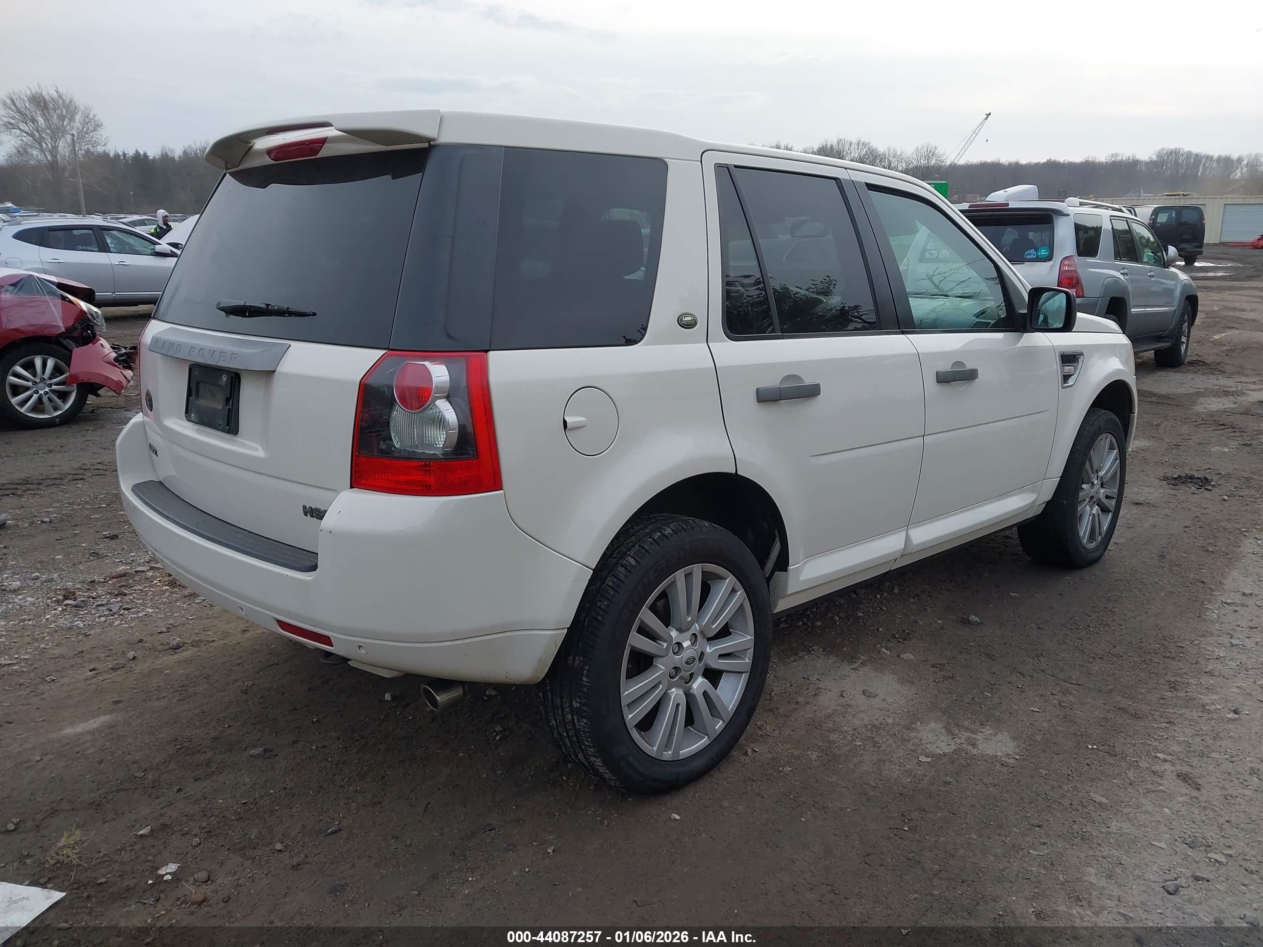 LAND ROVER image 4