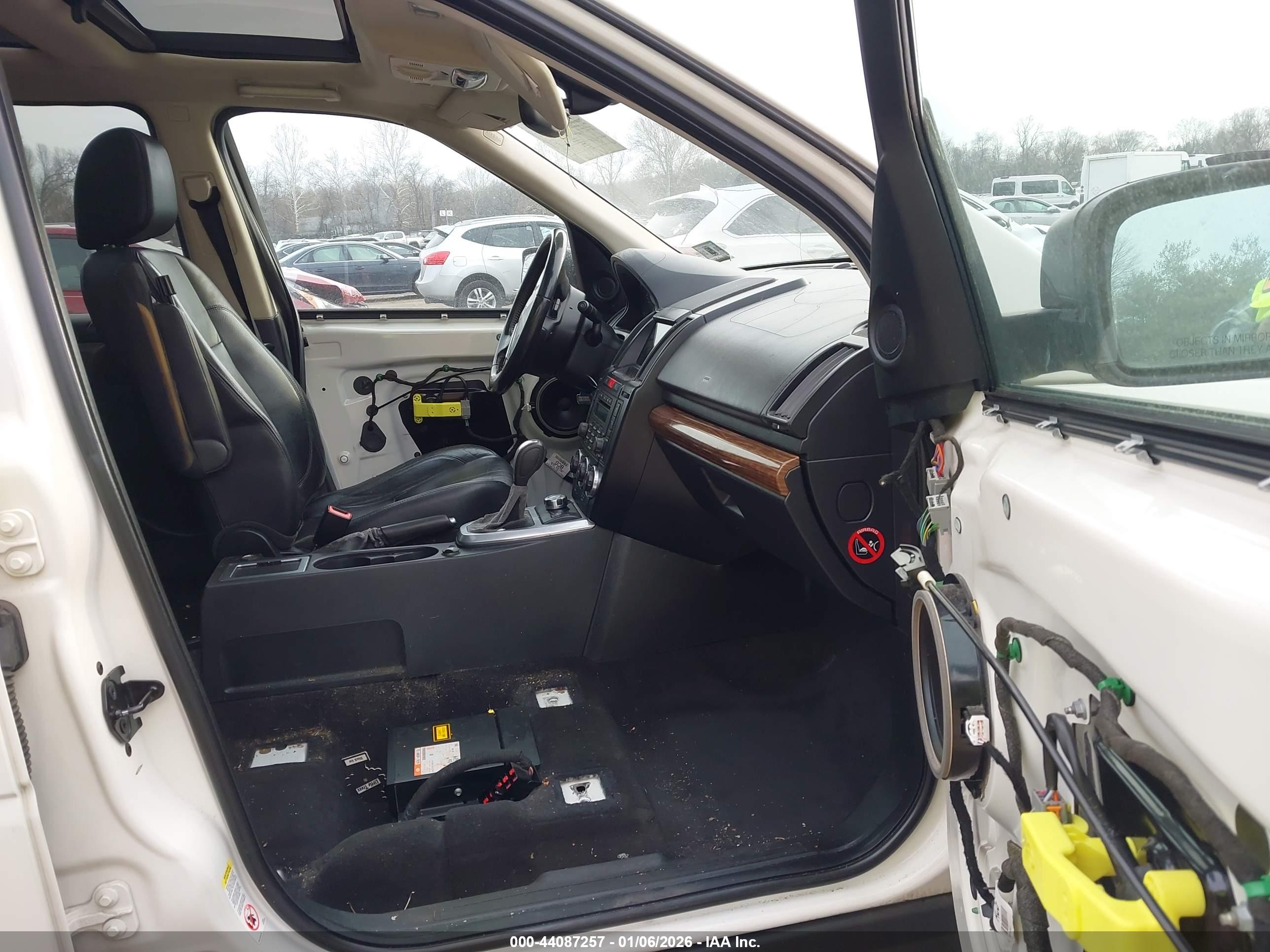 LAND ROVER image 5