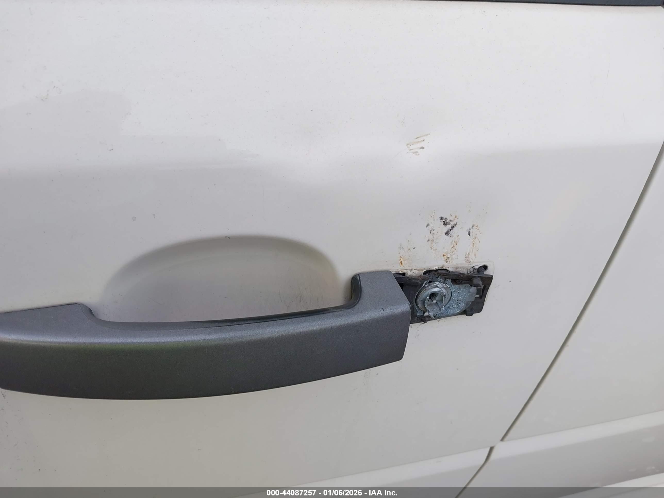 LAND ROVER image 6