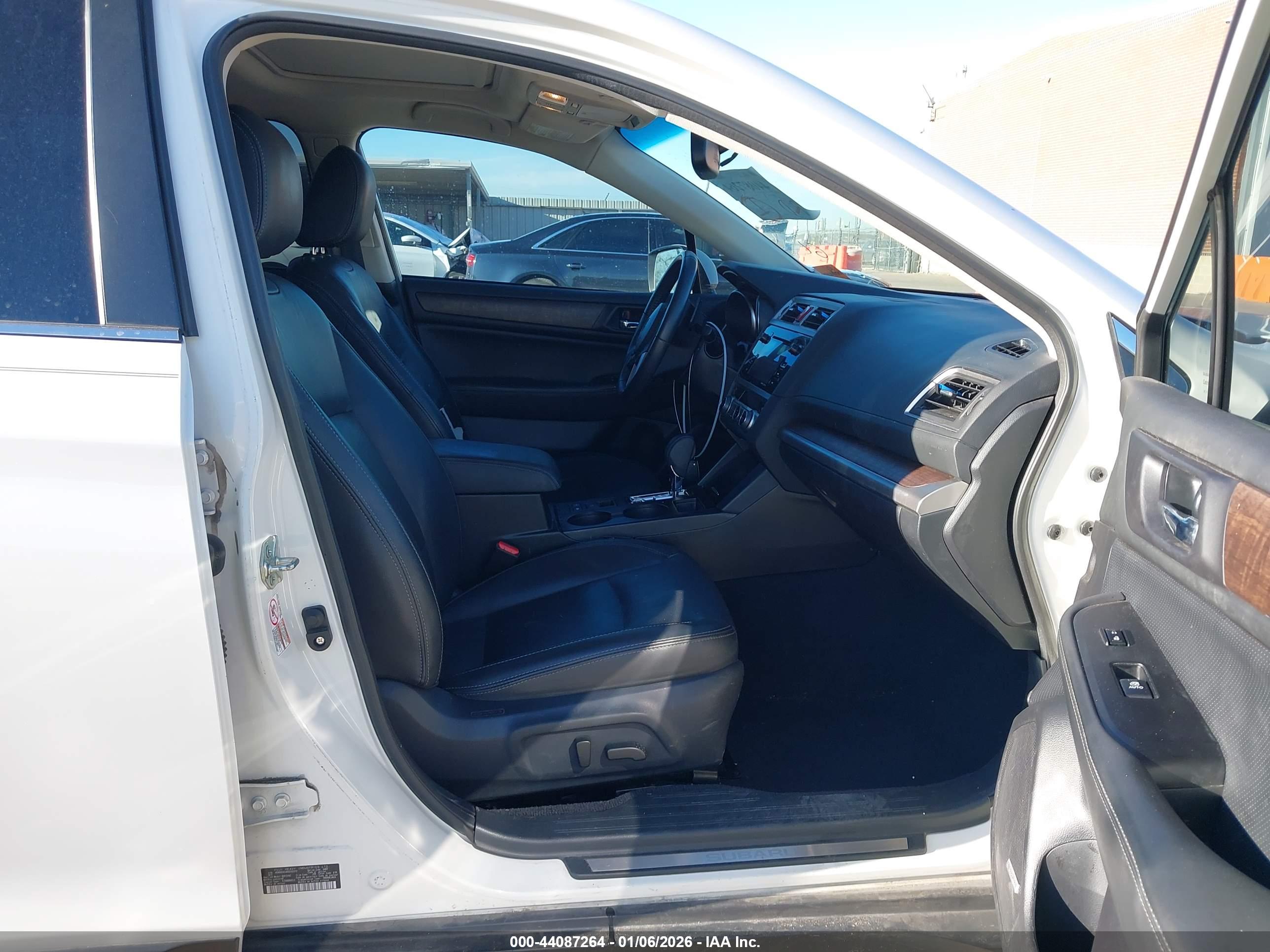 SUBARU OUTBACK image 5