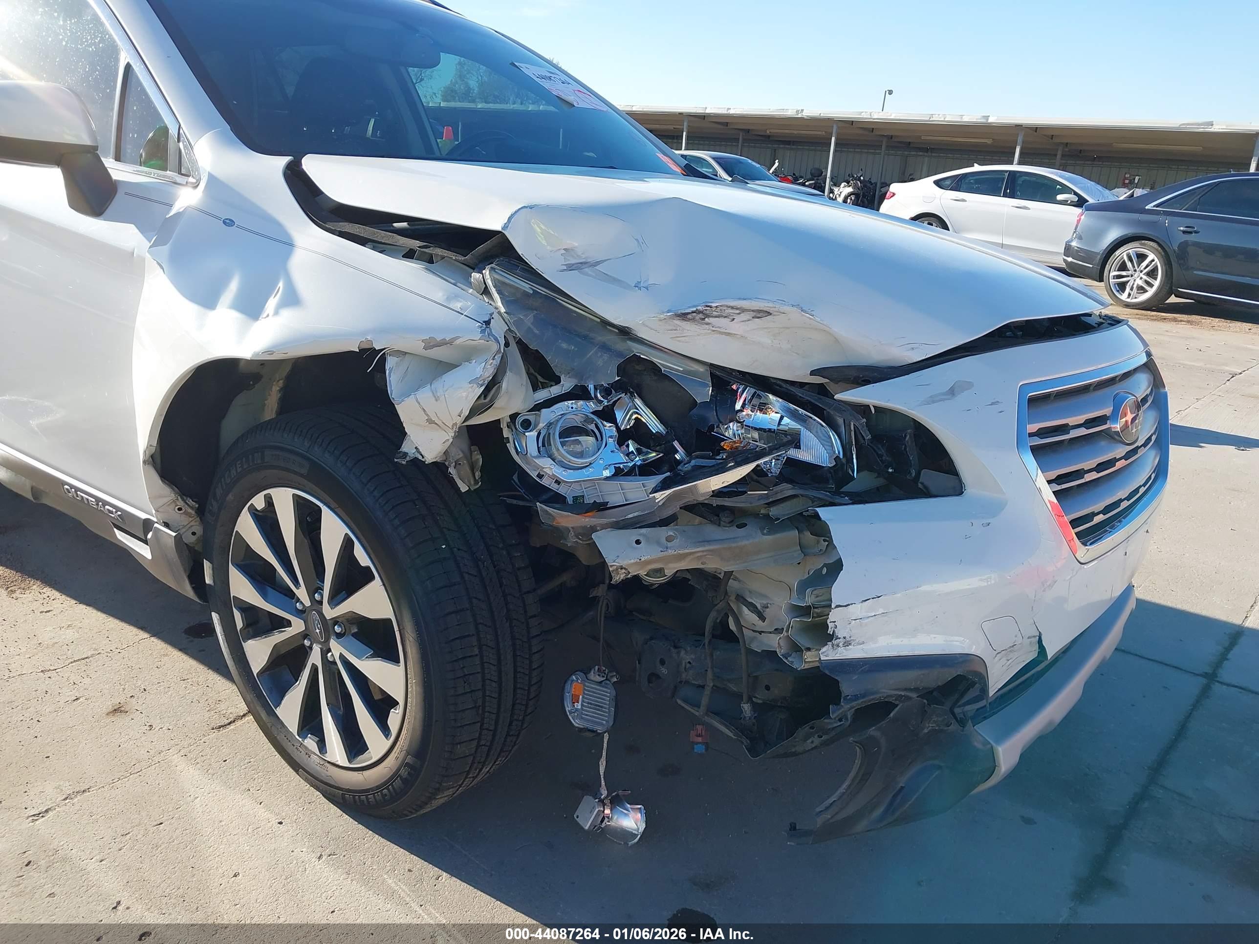 SUBARU OUTBACK image 6