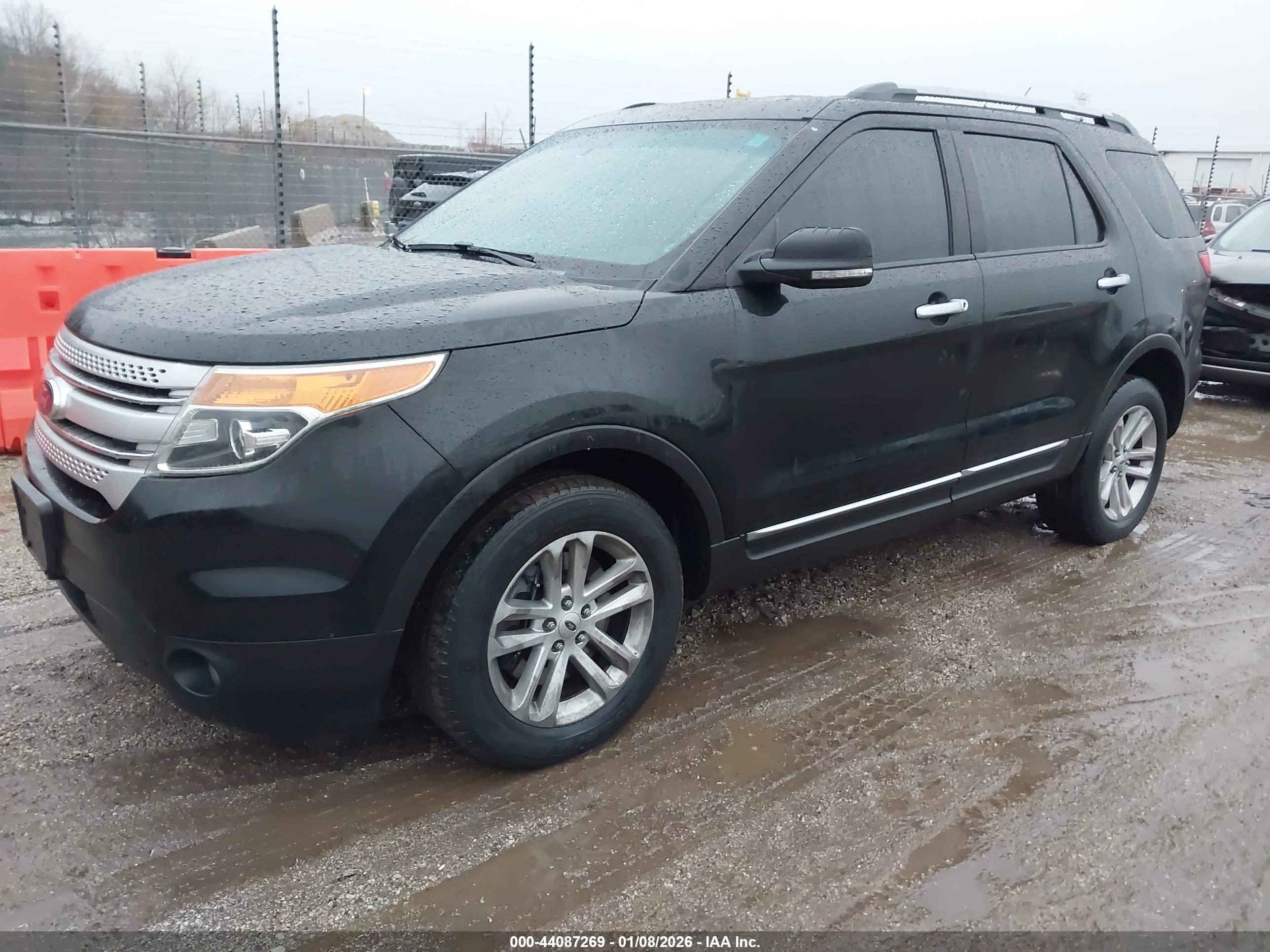 FORD EXPLORER image 2