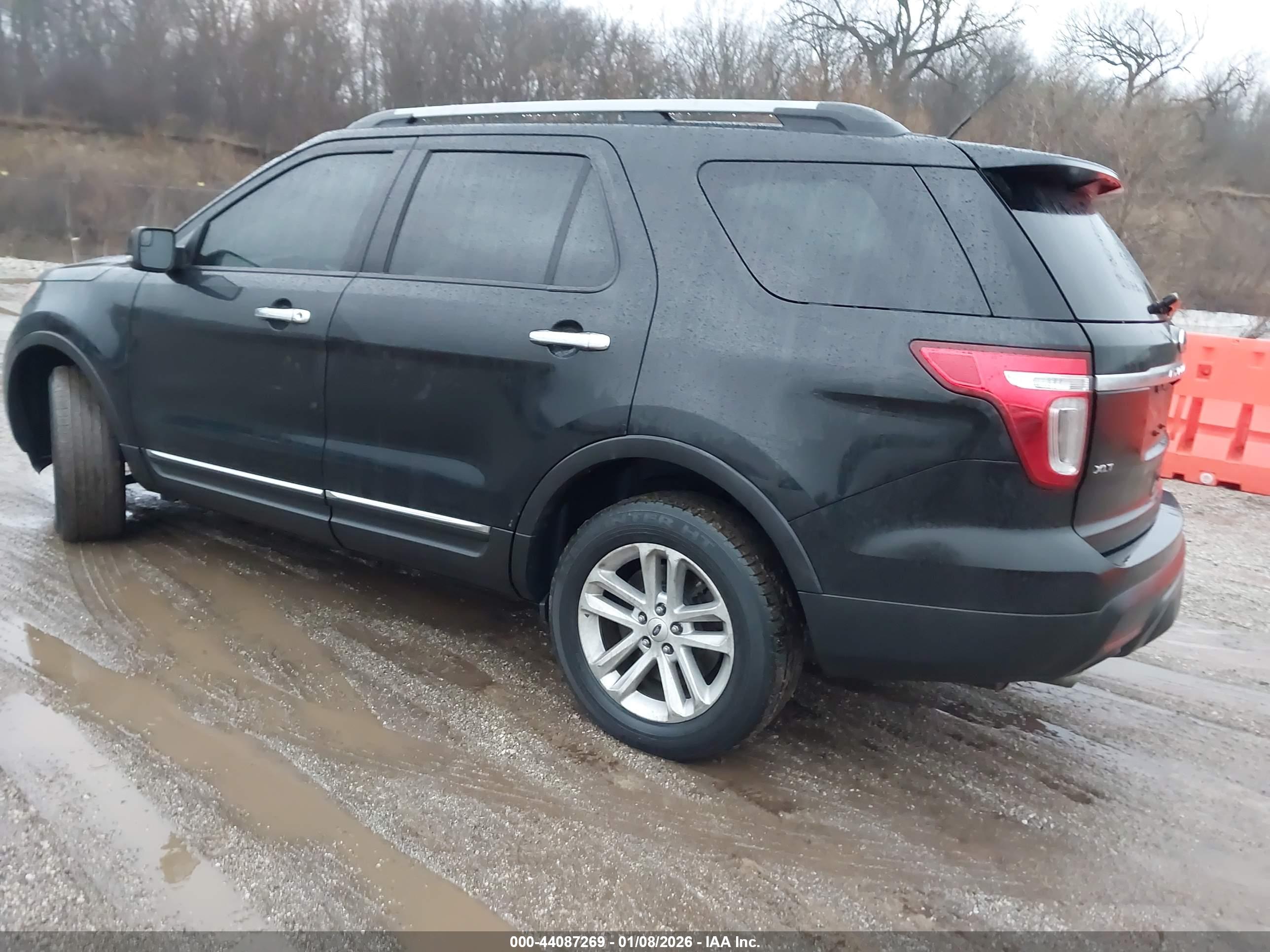 FORD EXPLORER image 3