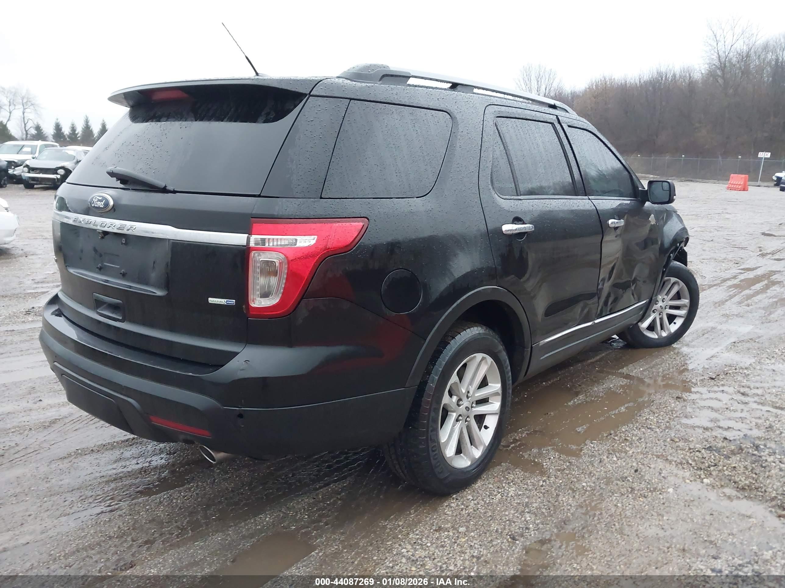 FORD EXPLORER image 4