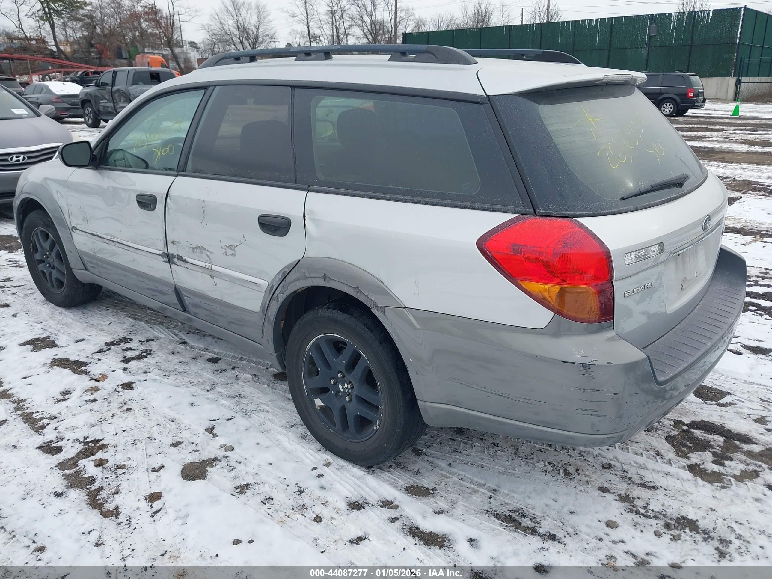 SUBARU OUTBACK image 3
