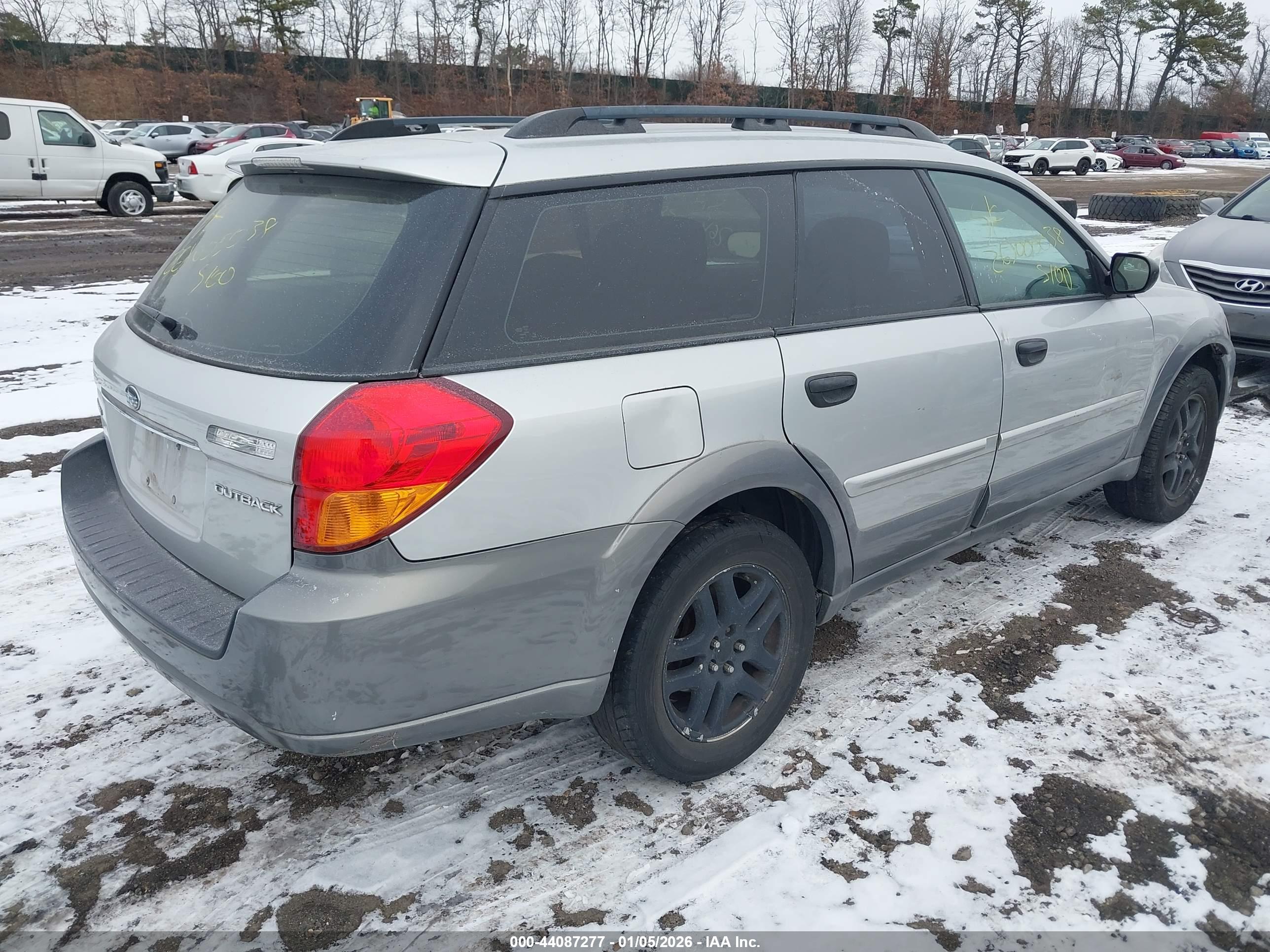 SUBARU OUTBACK image 4