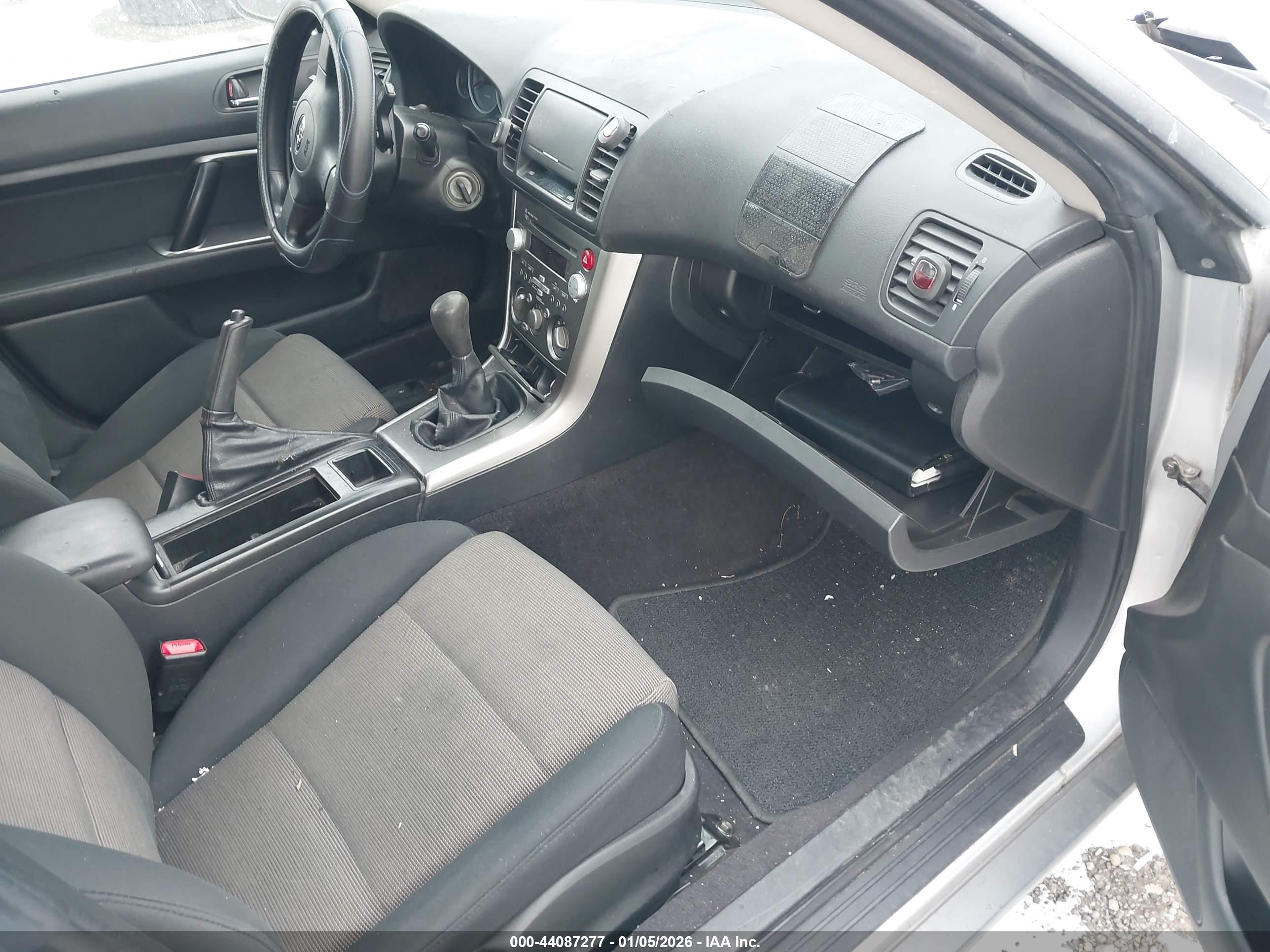 SUBARU OUTBACK image 5