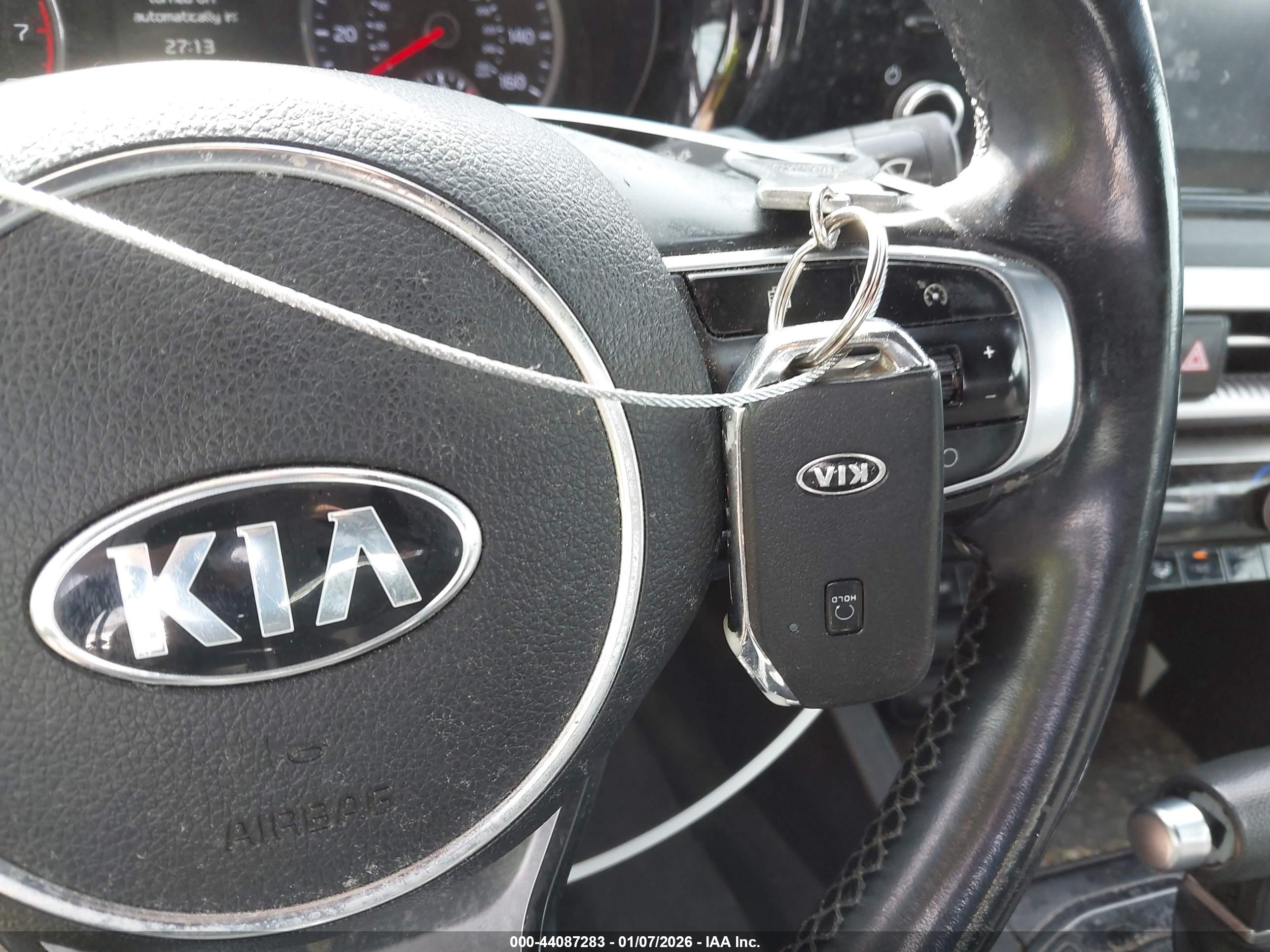 KIA K5 image 11