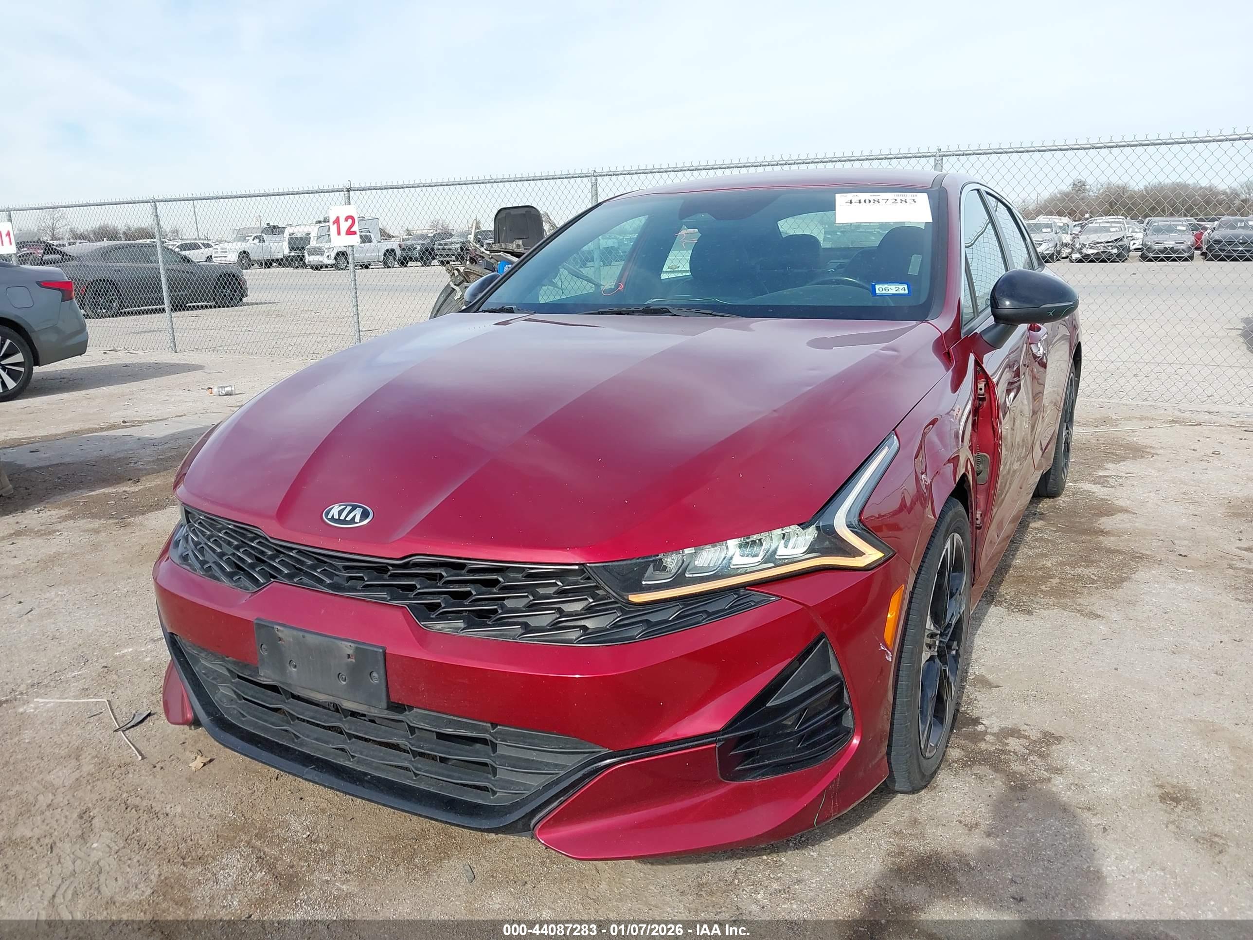 KIA K5 image 2