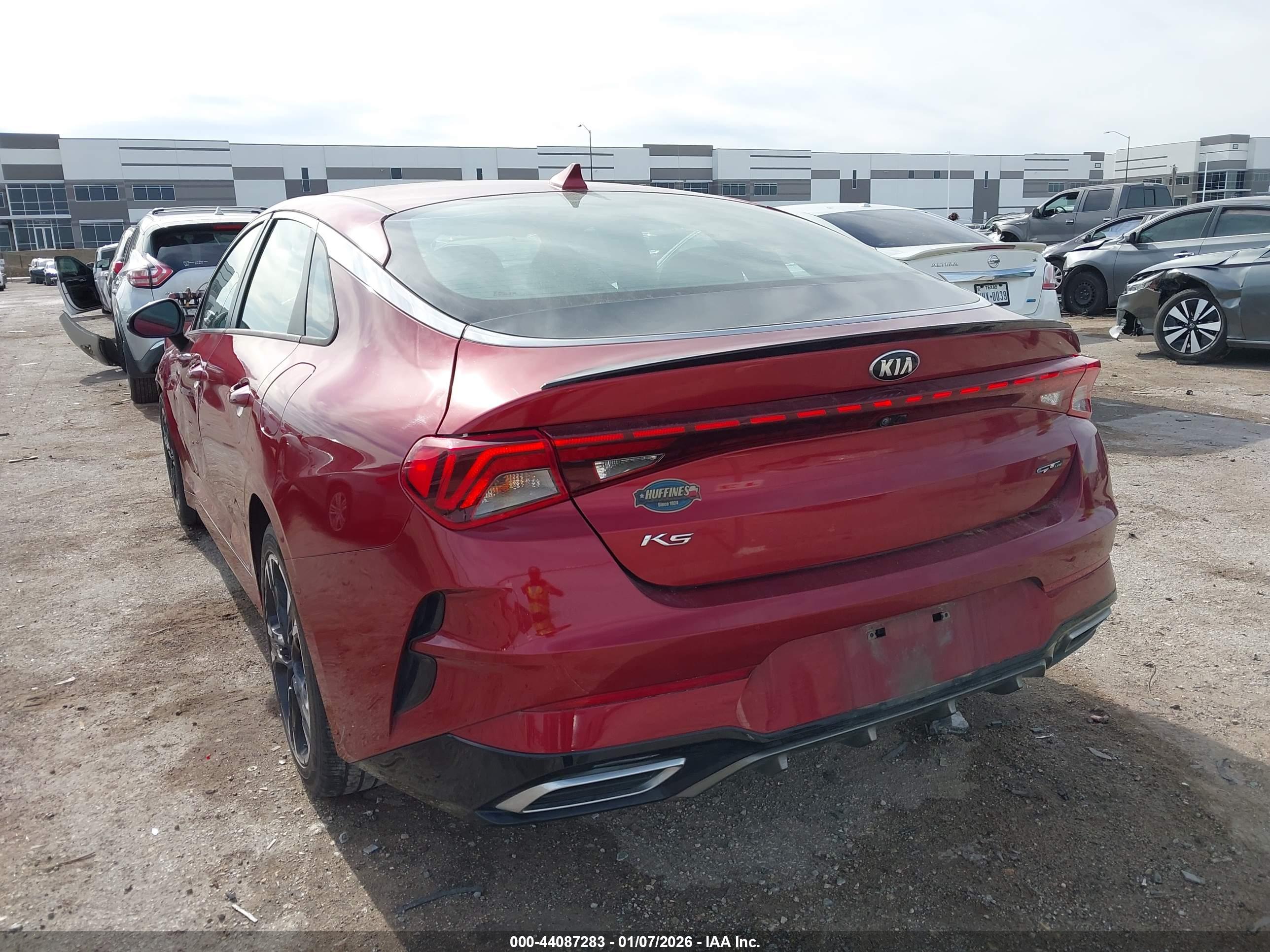 KIA K5 image 3