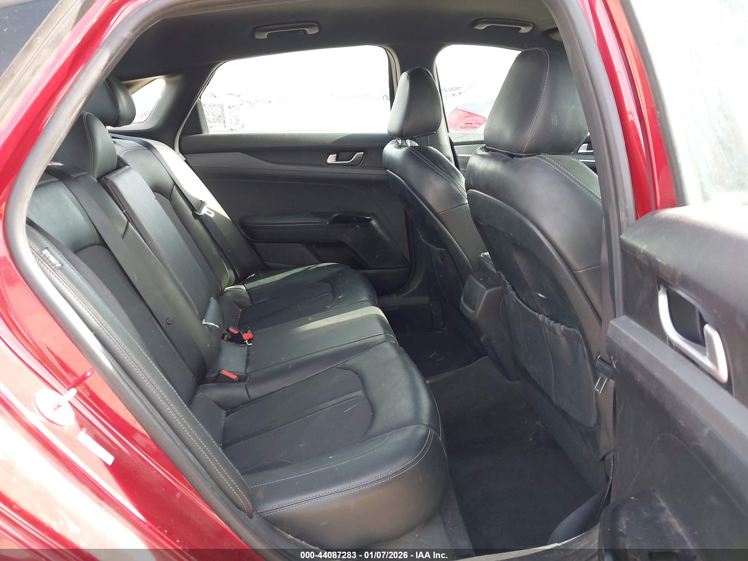 KIA K5 image 8