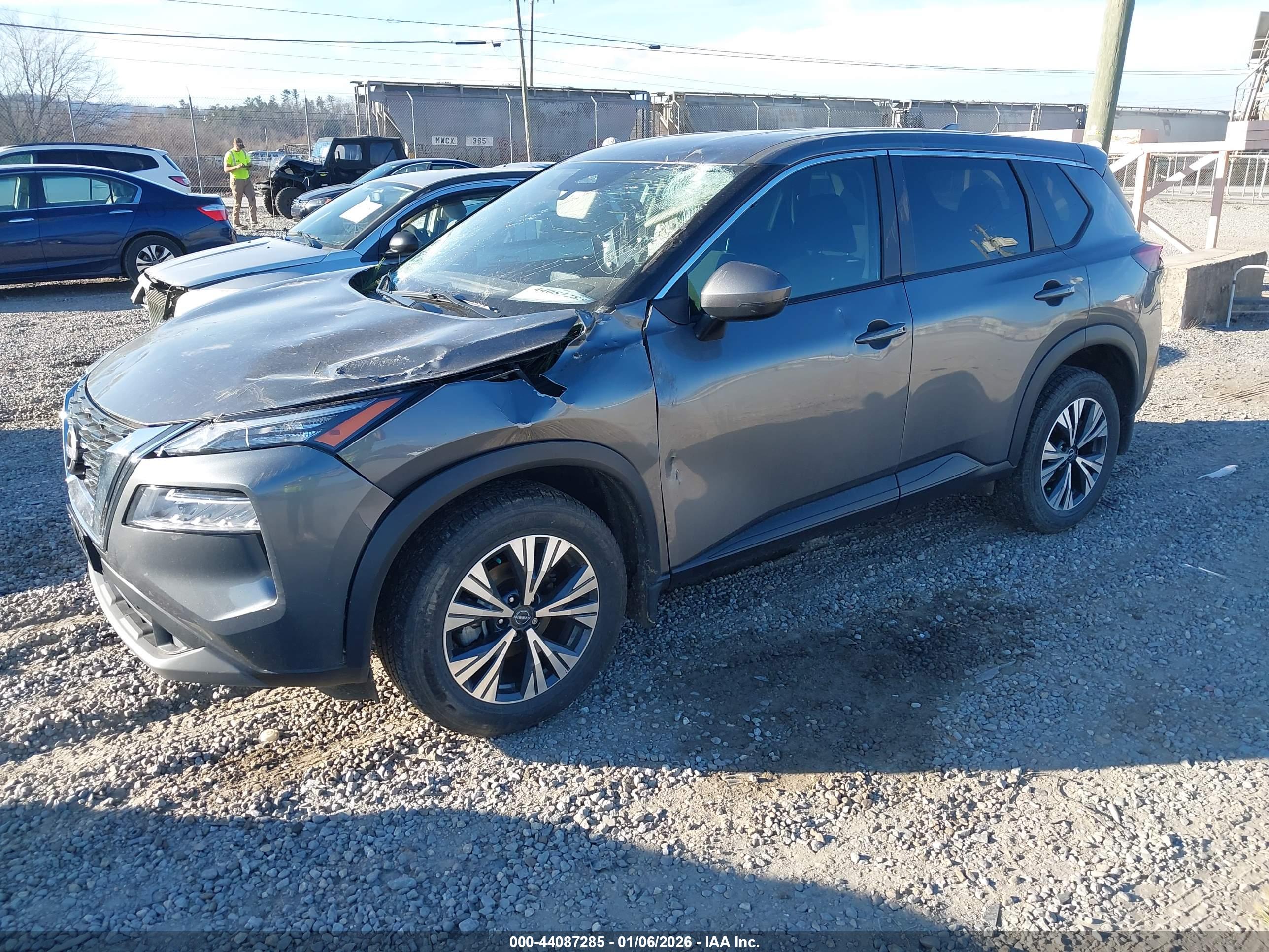 NISSAN ROGUE image 2