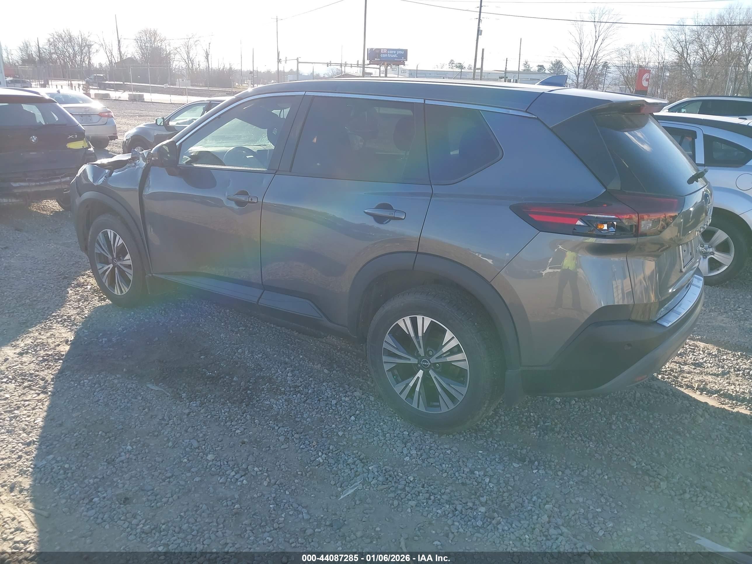 NISSAN ROGUE image 3