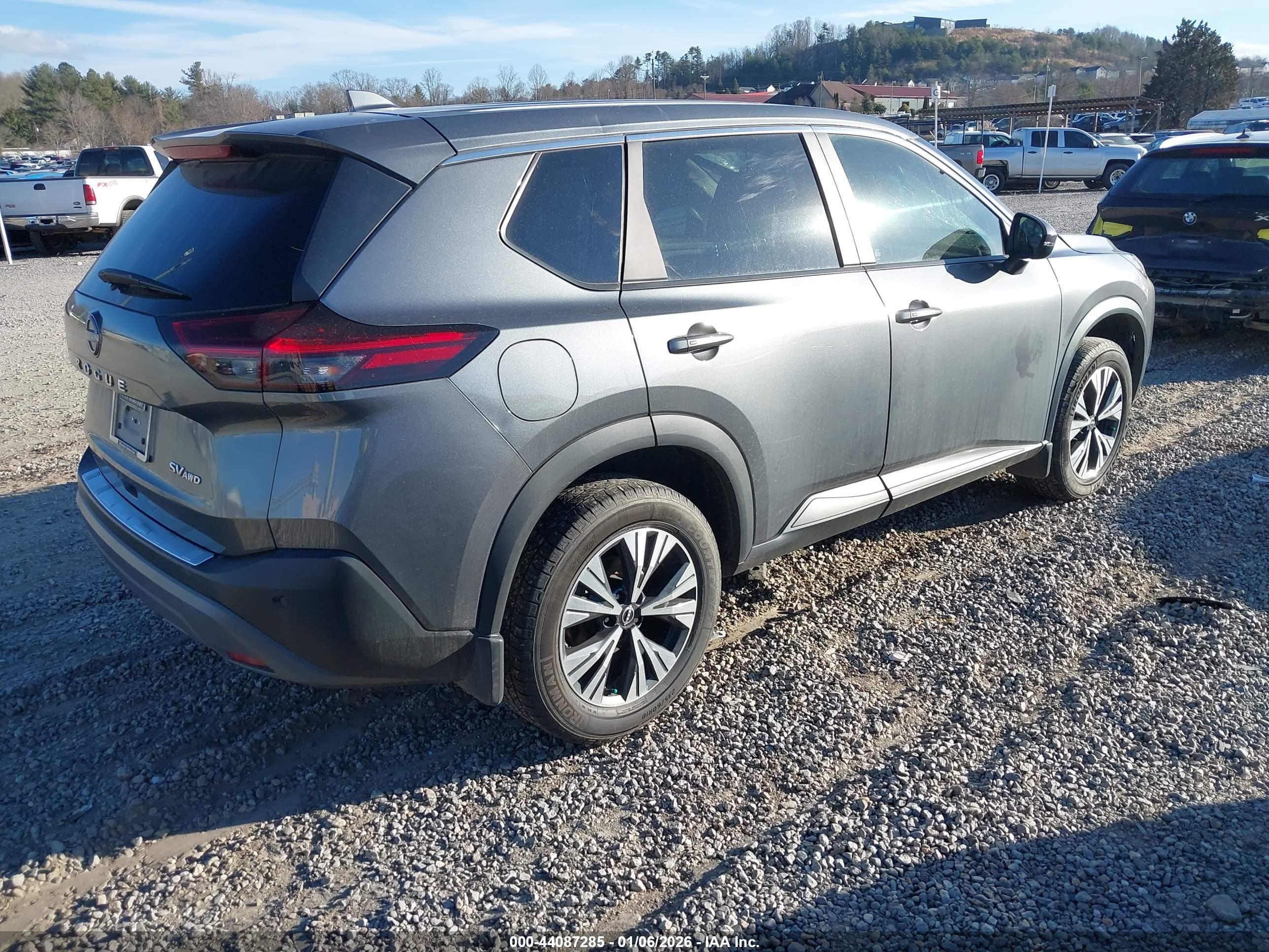NISSAN ROGUE image 4