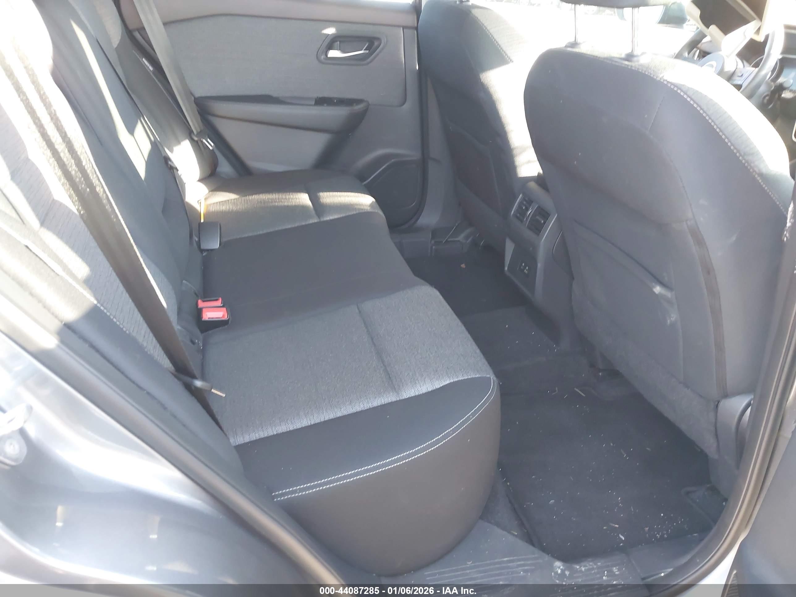 NISSAN ROGUE image 8